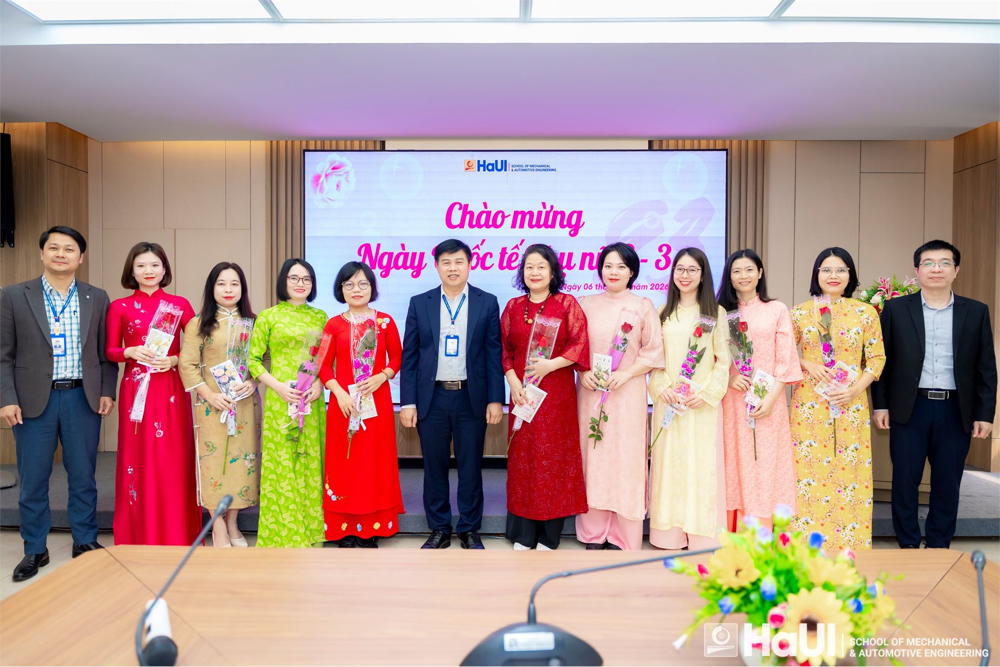 Phái đẹp Trường Cơ khí – Ô tô rạng rỡ, bản lĩnh trong các hoạt động chào mừng 8/3