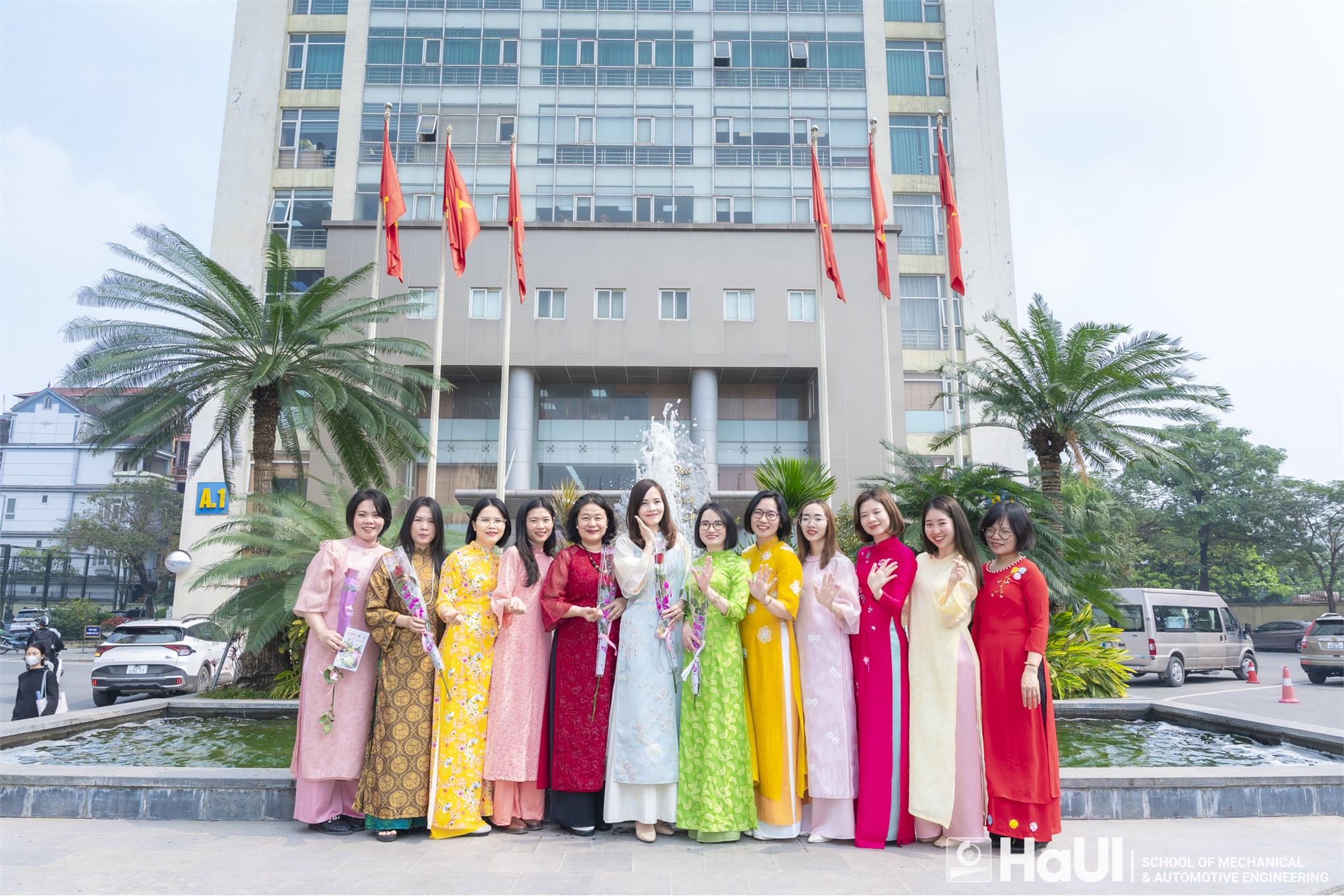 Phái đẹp Trường Cơ khí – Ô tô rạng rỡ, bản lĩnh trong các hoạt động chào mừng 8/3