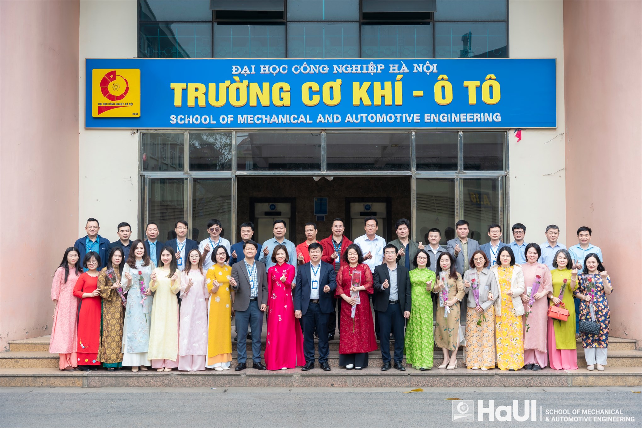 Phái đẹp Trường Cơ khí – Ô tô rạng rỡ, bản lĩnh trong các hoạt động chào mừng 8/3