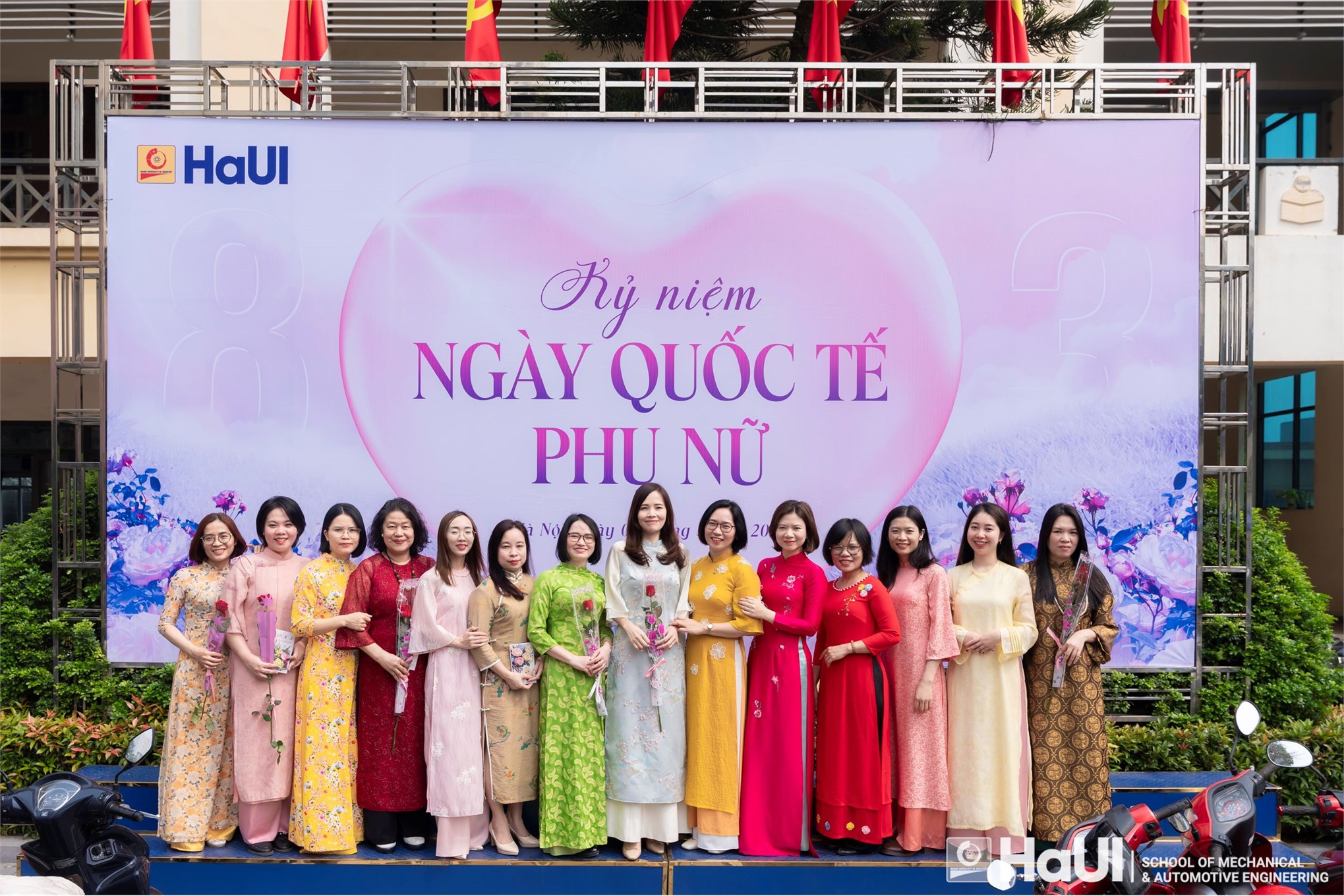 Phái đẹp Trường Cơ khí – Ô tô rạng rỡ, bản lĩnh trong các hoạt động chào mừng 8/3