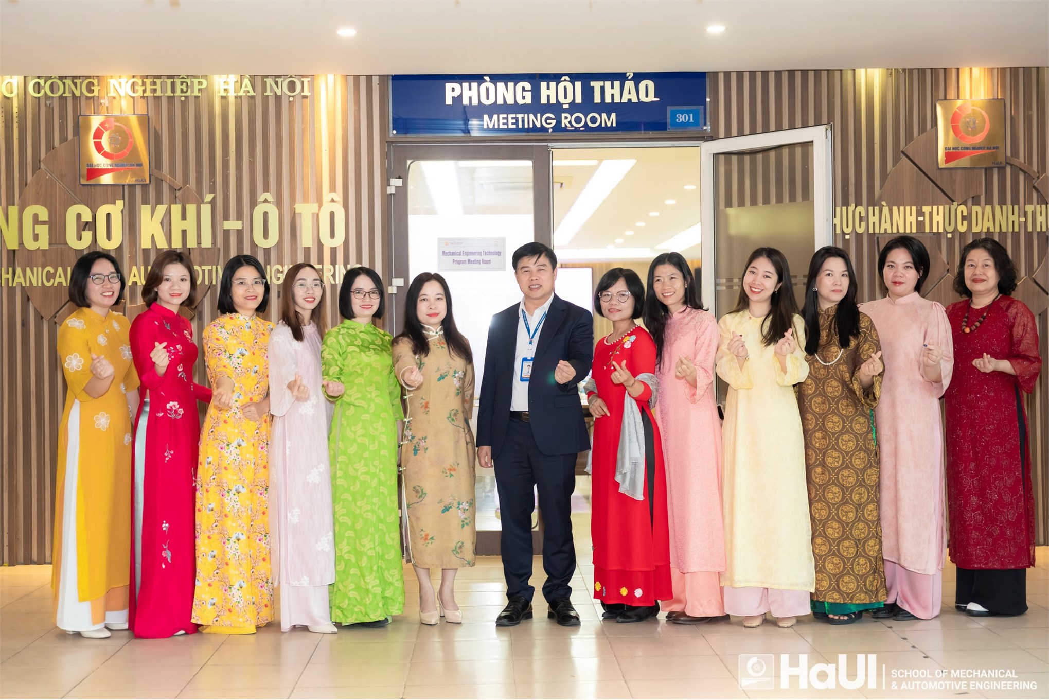 Phái đẹp Trường Cơ khí – Ô tô rạng rỡ, bản lĩnh trong các hoạt động chào mừng 8/3