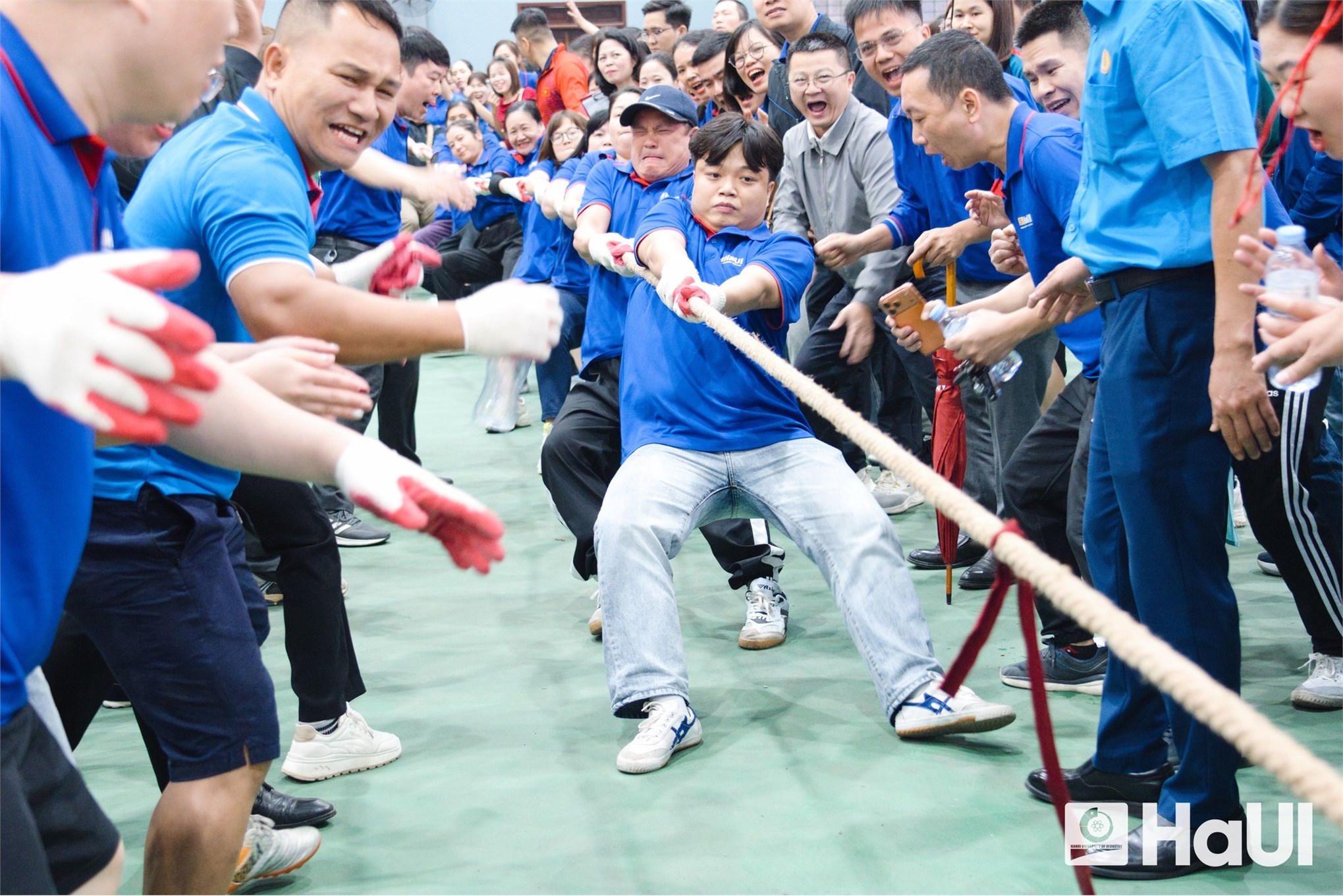 Phái đẹp Trường Cơ khí – Ô tô rạng rỡ trong các hoạt động chào mừng Ngày Quốc tế phụ nữ 8/3