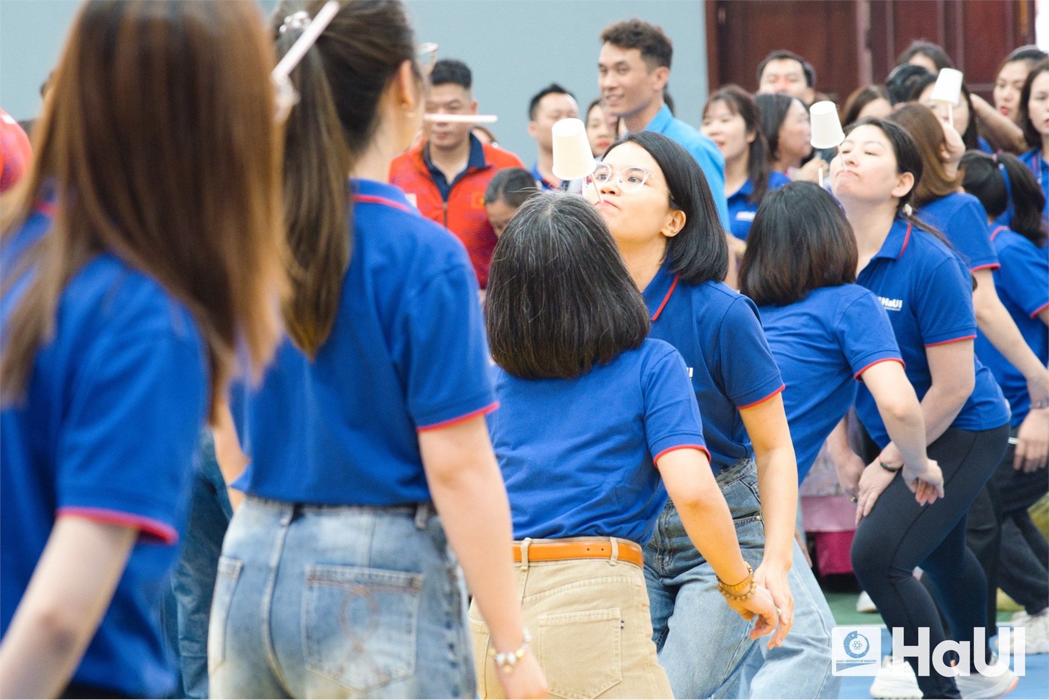 Phái đẹp Trường Cơ khí – Ô tô rạng rỡ trong các hoạt động chào mừng Ngày Quốc tế phụ nữ 8/3