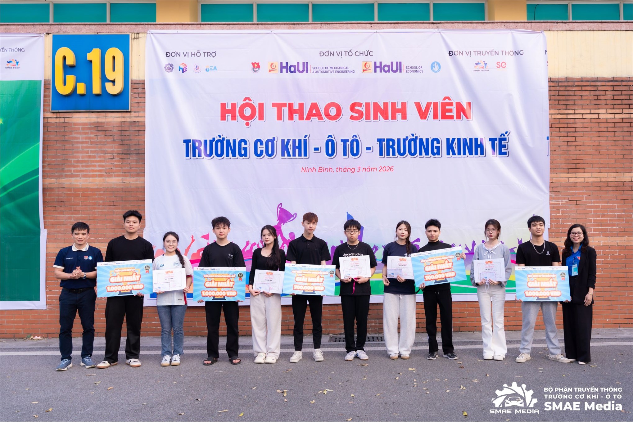 Bùng nổ tại hội thao sinh viên Trường Cơ khí – Ô tô và Trường Kinh tế tại cơ sở Ninh Bình với chuỗi hoạt động chào mừng Tháng thanh niên