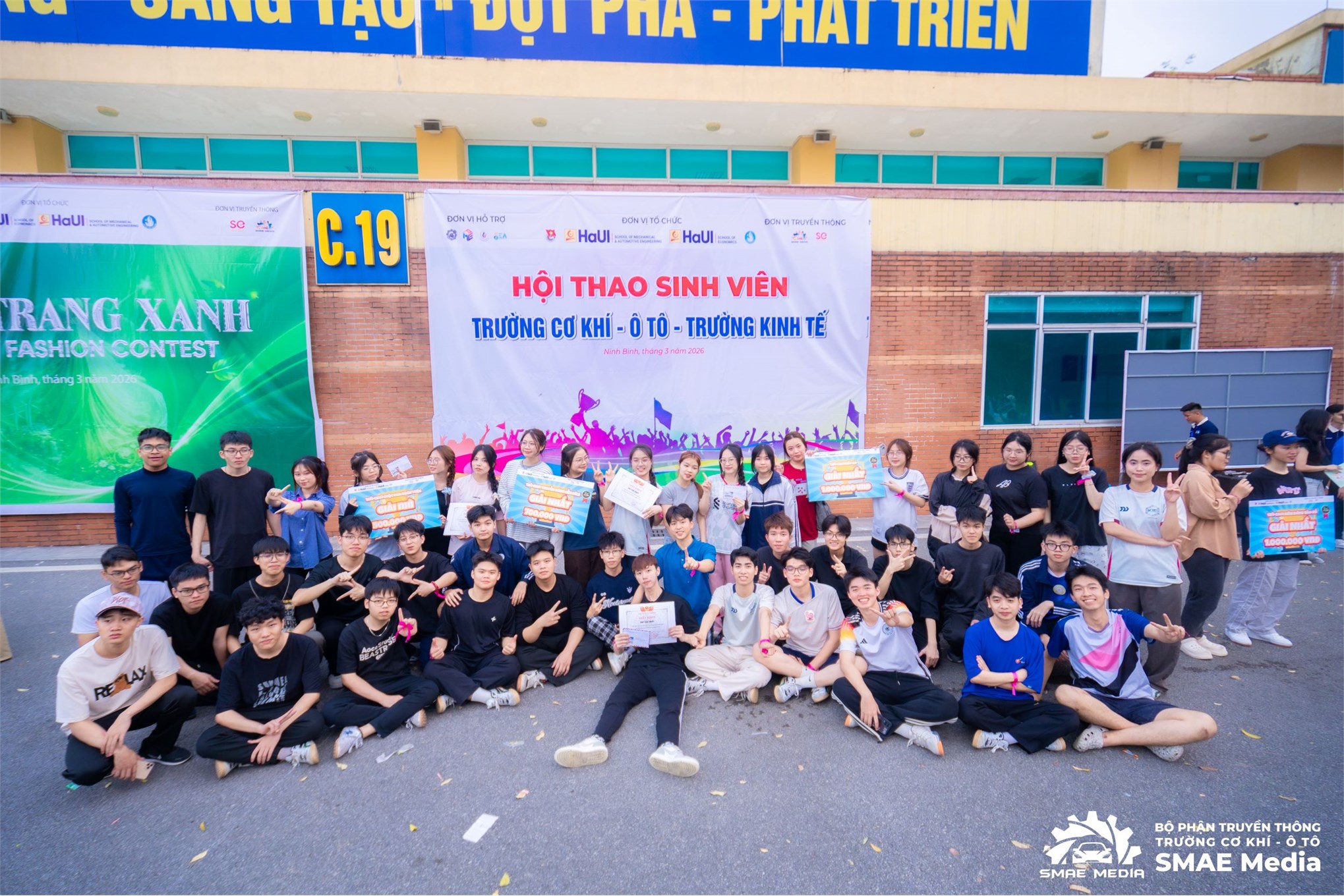 Bùng nổ tại hội thao sinh viên Trường Cơ khí – Ô tô và Trường Kinh tế tại cơ sở Ninh Bình với chuỗi hoạt động chào mừng Tháng thanh niên