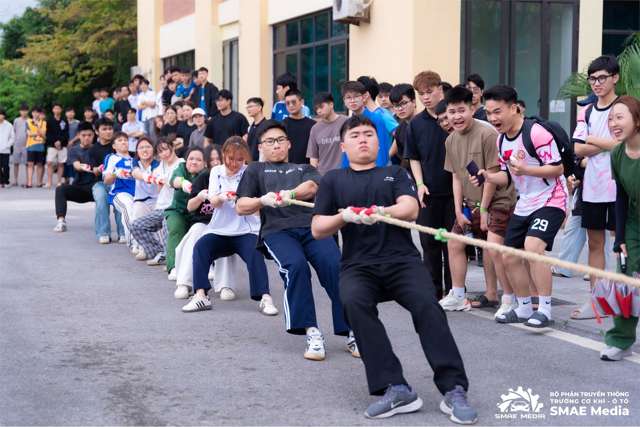 Bùng nổ tại hội thao sinh viên Trường Cơ khí – Ô tô và Trường Kinh tế tại cơ sở Ninh Bình với chuỗi hoạt động chào mừng Tháng thanh niên