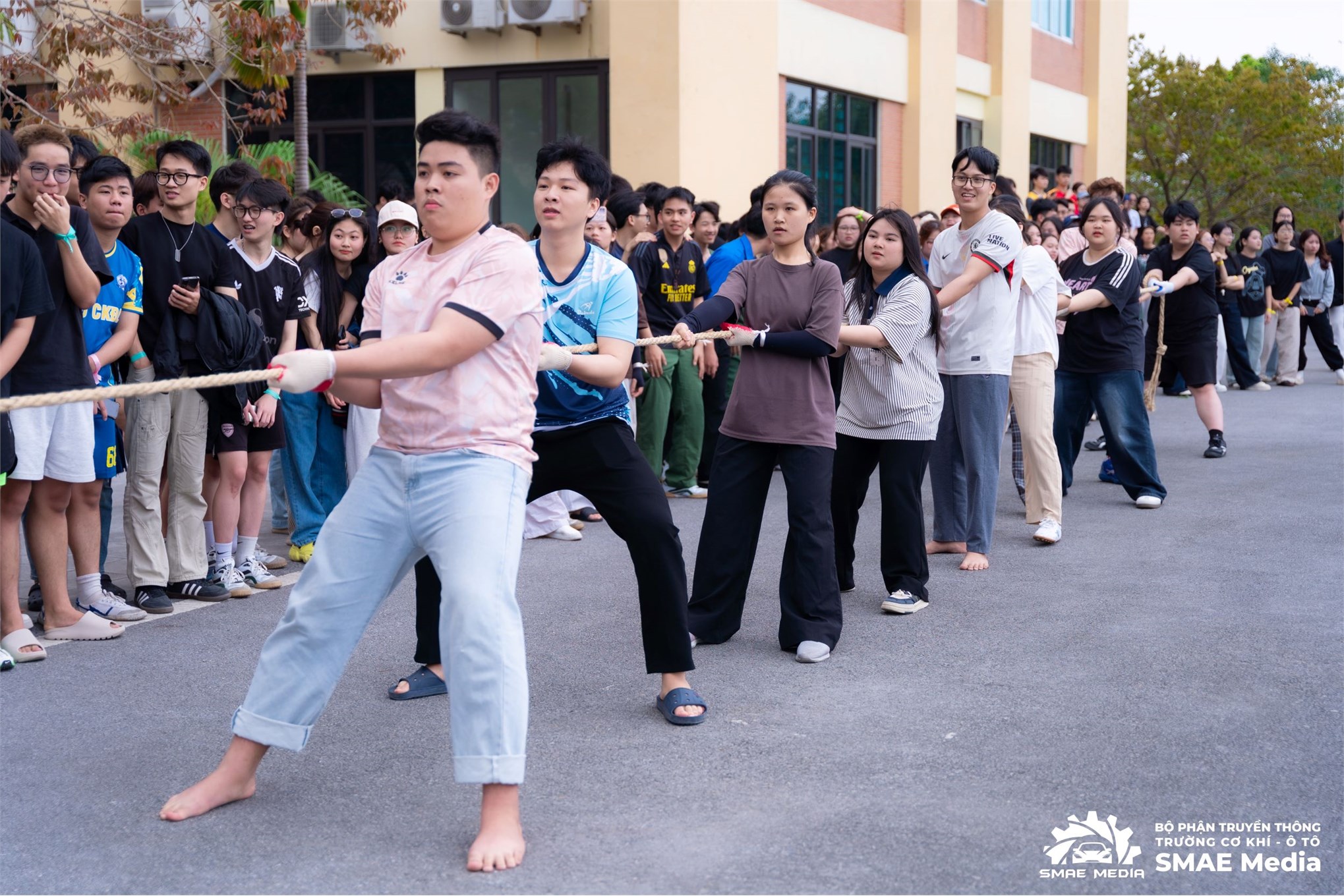 Bùng nổ tại hội thao sinh viên Trường Cơ khí – Ô tô và Trường Kinh tế tại cơ sở Ninh Bình với chuỗi hoạt động chào mừng Tháng thanh niên