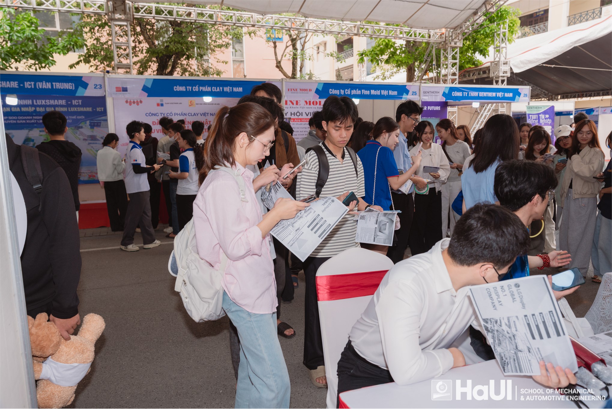 Ngày hội việc làm HaUI 2026 – Sức nóng nhu cầu tuyển dụng lĩnh vực Cơ khí – Ô tô