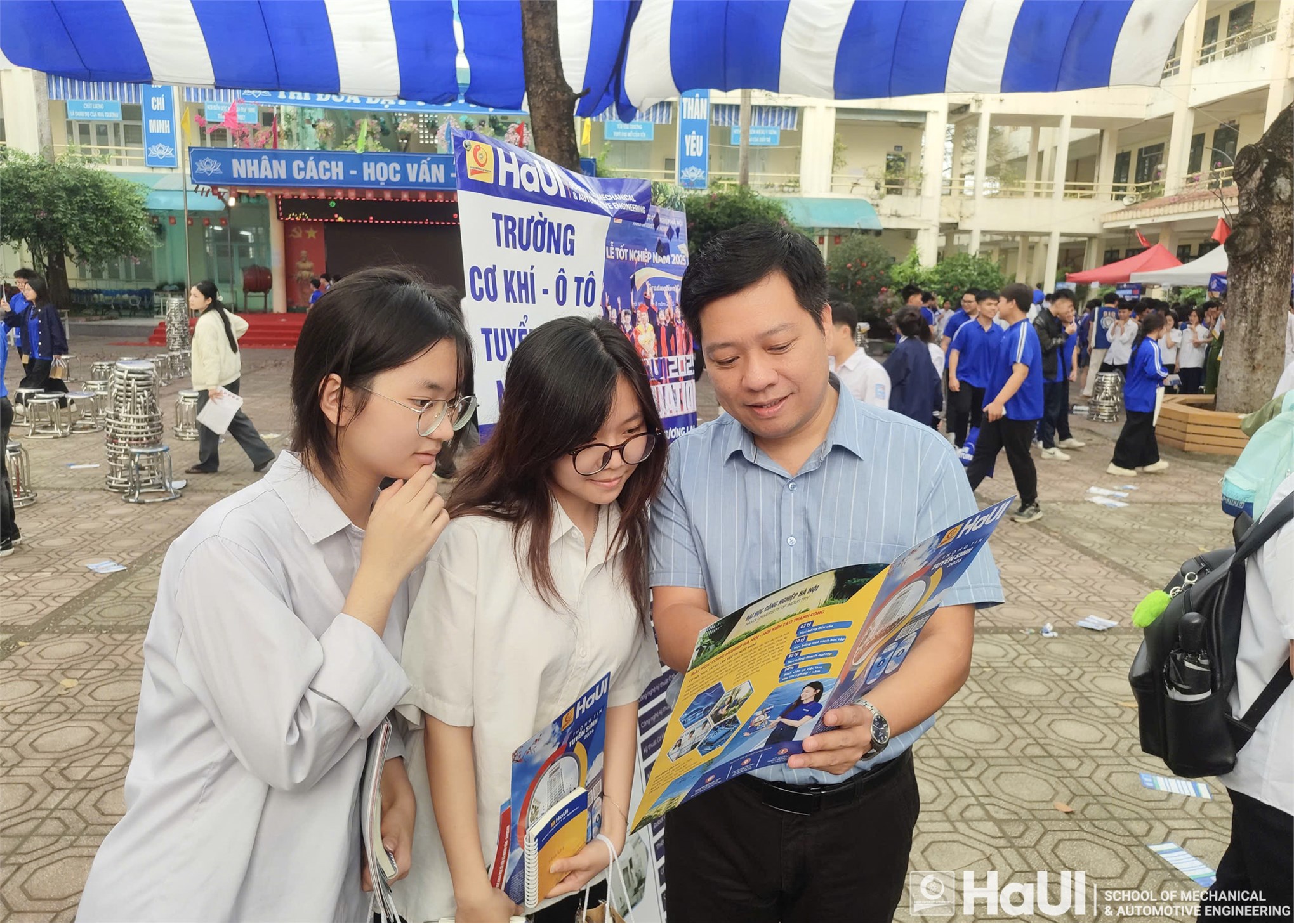 Trường Cơ khí – Ô tô, HaUI tư vấn tuyển sinh chuyên sâu tại THPT Đại Mỗ, định hướng tương lai cùng khối ngành công nghệ, kỹ thuật