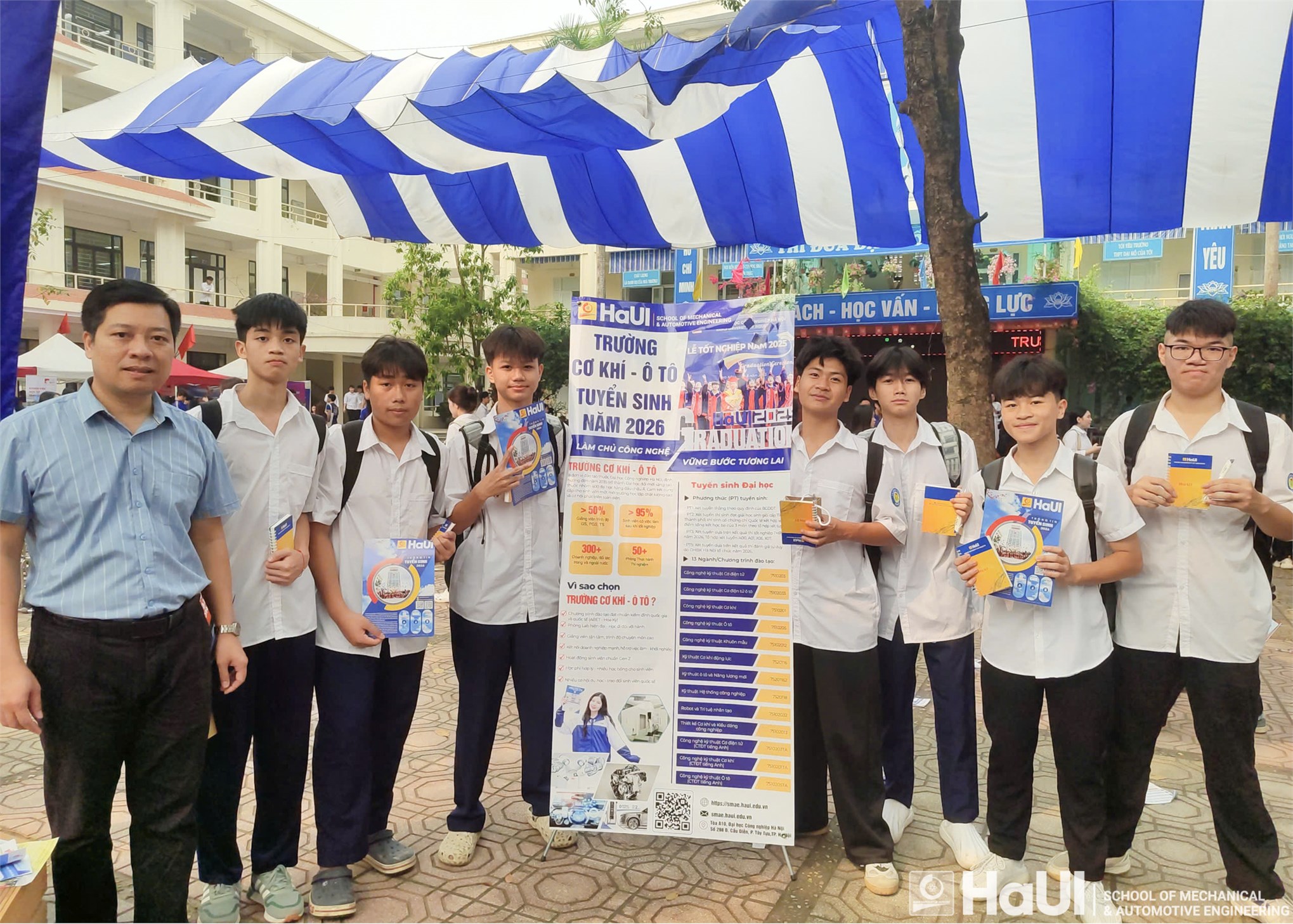 Trường Cơ khí – Ô tô, HaUI tư vấn tuyển sinh chuyên sâu tại THPT Đại Mỗ, định hướng tương lai cùng khối ngành công nghệ, kỹ thuật