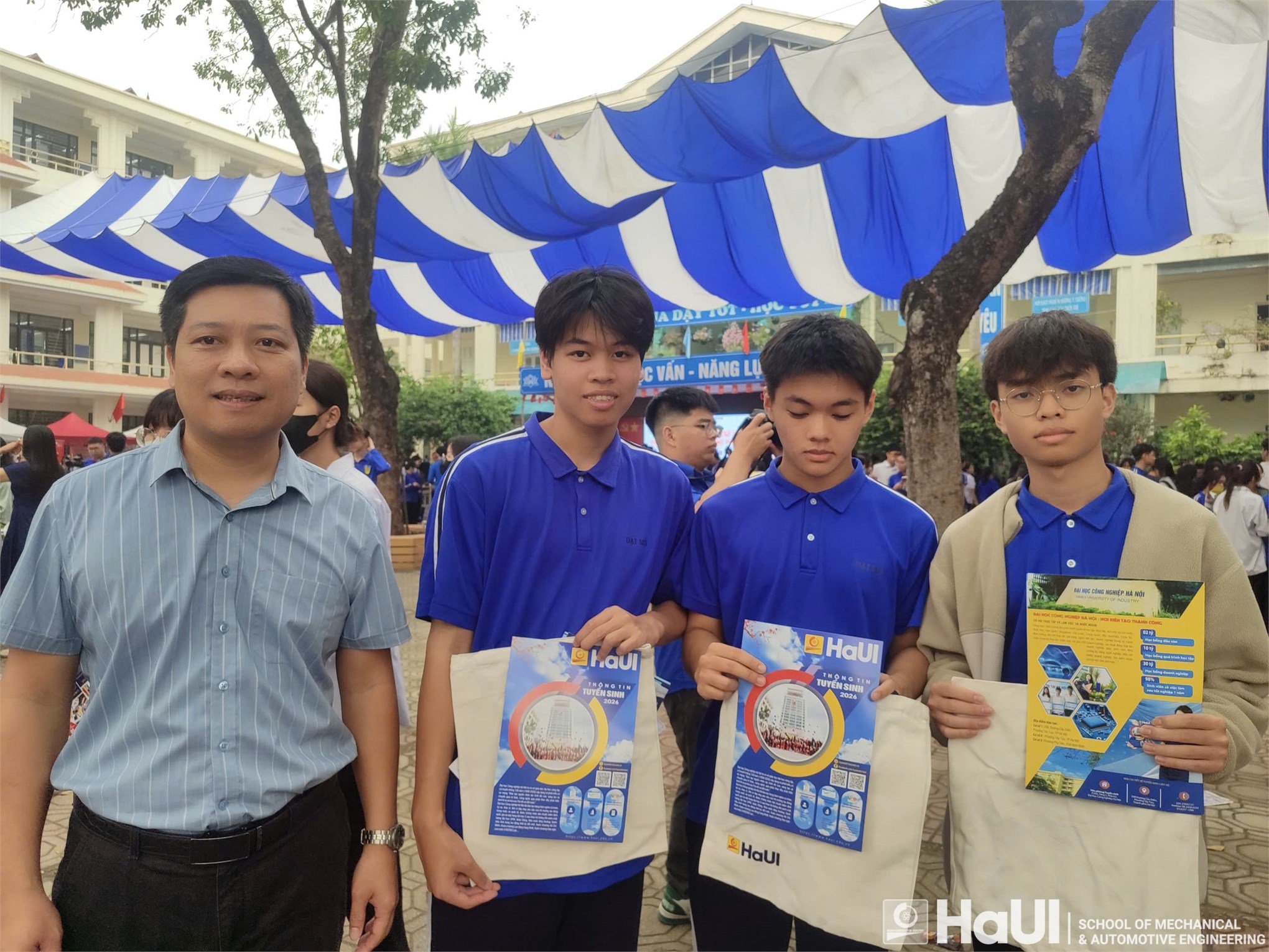 Trường Cơ khí – Ô tô, HaUI tư vấn tuyển sinh chuyên sâu tại THPT Đại Mỗ, định hướng tương lai cùng khối ngành công nghệ, kỹ thuật