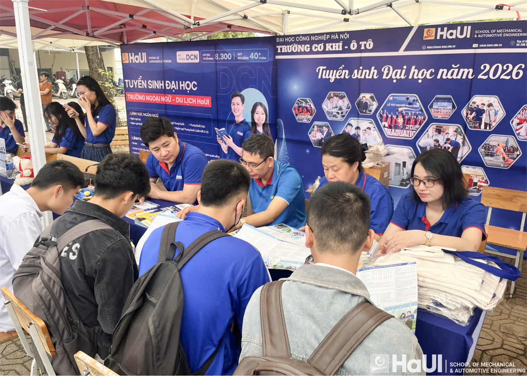 Trường Cơ khí – Ô tô, HaUI tư vấn tuyển sinh chuyên sâu tại THPT Đại Mỗ, định hướng tương lai cùng khối ngành công nghệ, kỹ thuật