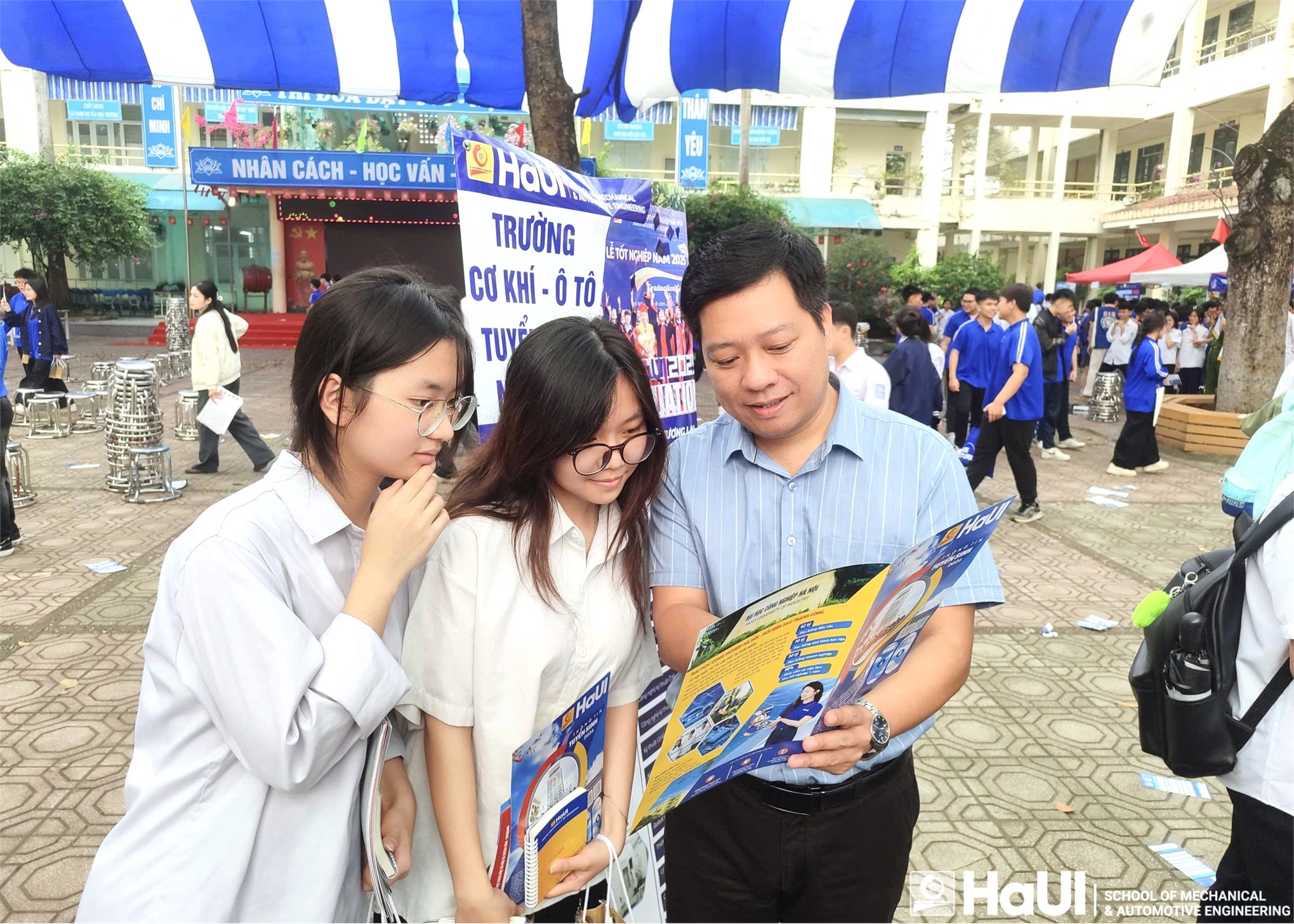 Trường Cơ khí – Ô tô, HaUI tư vấn tuyển sinh chuyên sâu tại THPT Đại Mỗ, định hướng tương lai cùng khối ngành công nghệ, kỹ thuật