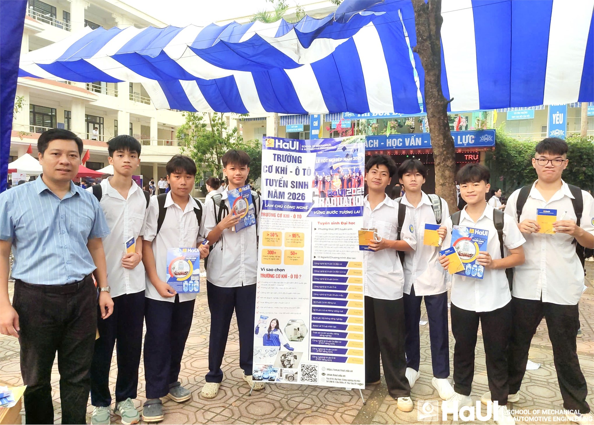 Trường Cơ khí – Ô tô, HaUI tư vấn tuyển sinh chuyên sâu tại THPT Đại Mỗ, định hướng tương lai cùng khối ngành công nghệ, kỹ thuật