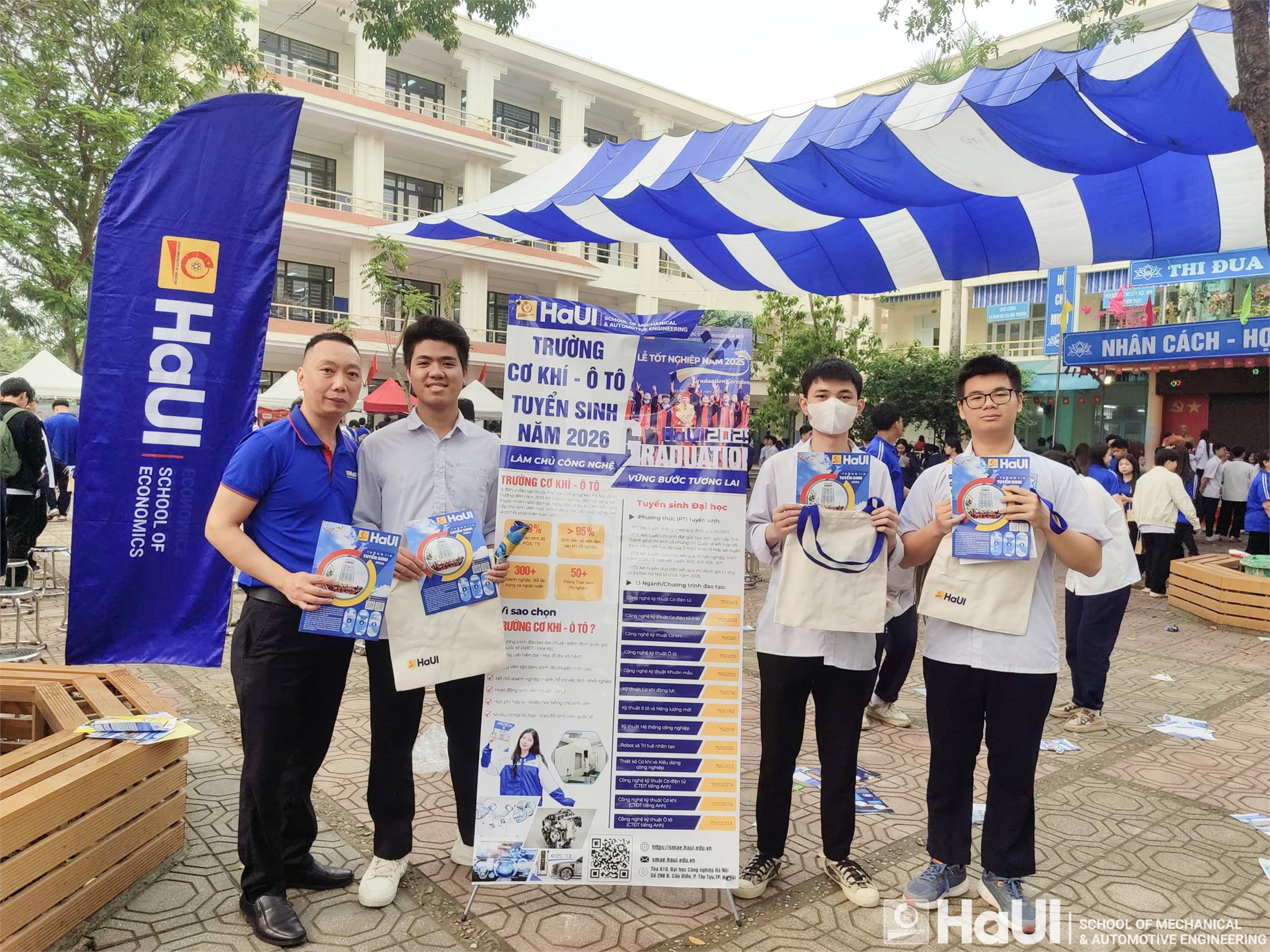 Trường Cơ khí – Ô tô, HaUI tư vấn tuyển sinh chuyên sâu tại THPT Đại Mỗ, định hướng tương lai cùng khối ngành công nghệ, kỹ thuật