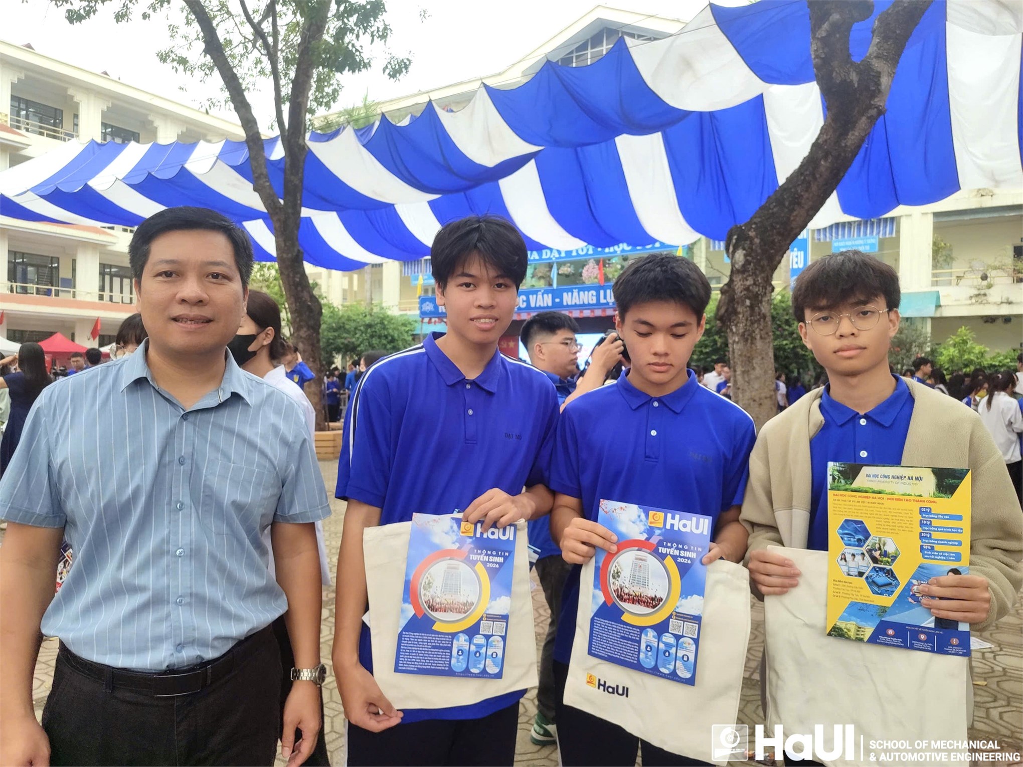 Trường Cơ khí – Ô tô, HaUI tư vấn tuyển sinh chuyên sâu tại THPT Đại Mỗ, định hướng tương lai cùng khối ngành công nghệ, kỹ thuật