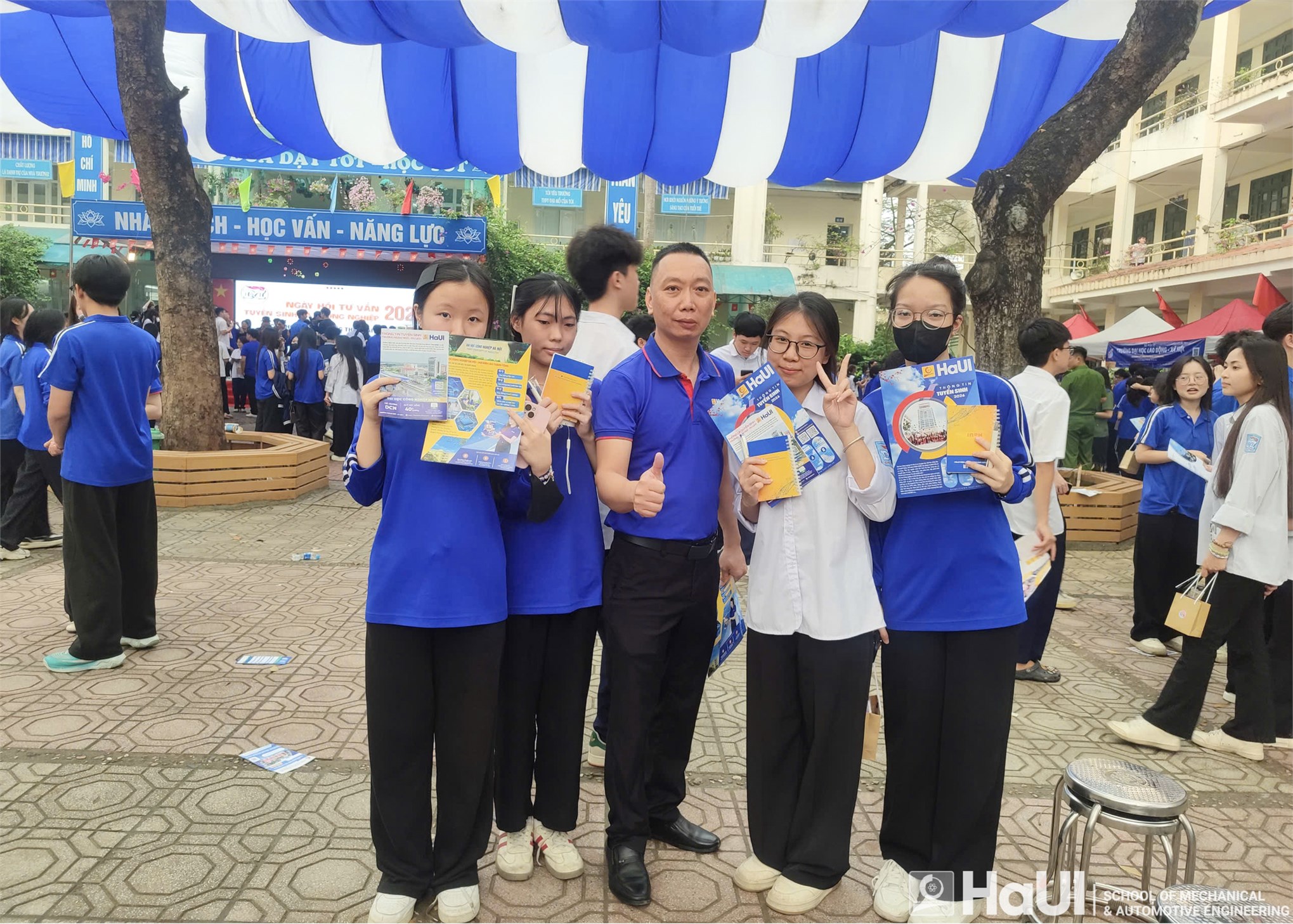 Trường Cơ khí – Ô tô, HaUI tư vấn tuyển sinh chuyên sâu tại THPT Đại Mỗ, định hướng tương lai cùng khối ngành công nghệ, kỹ thuật