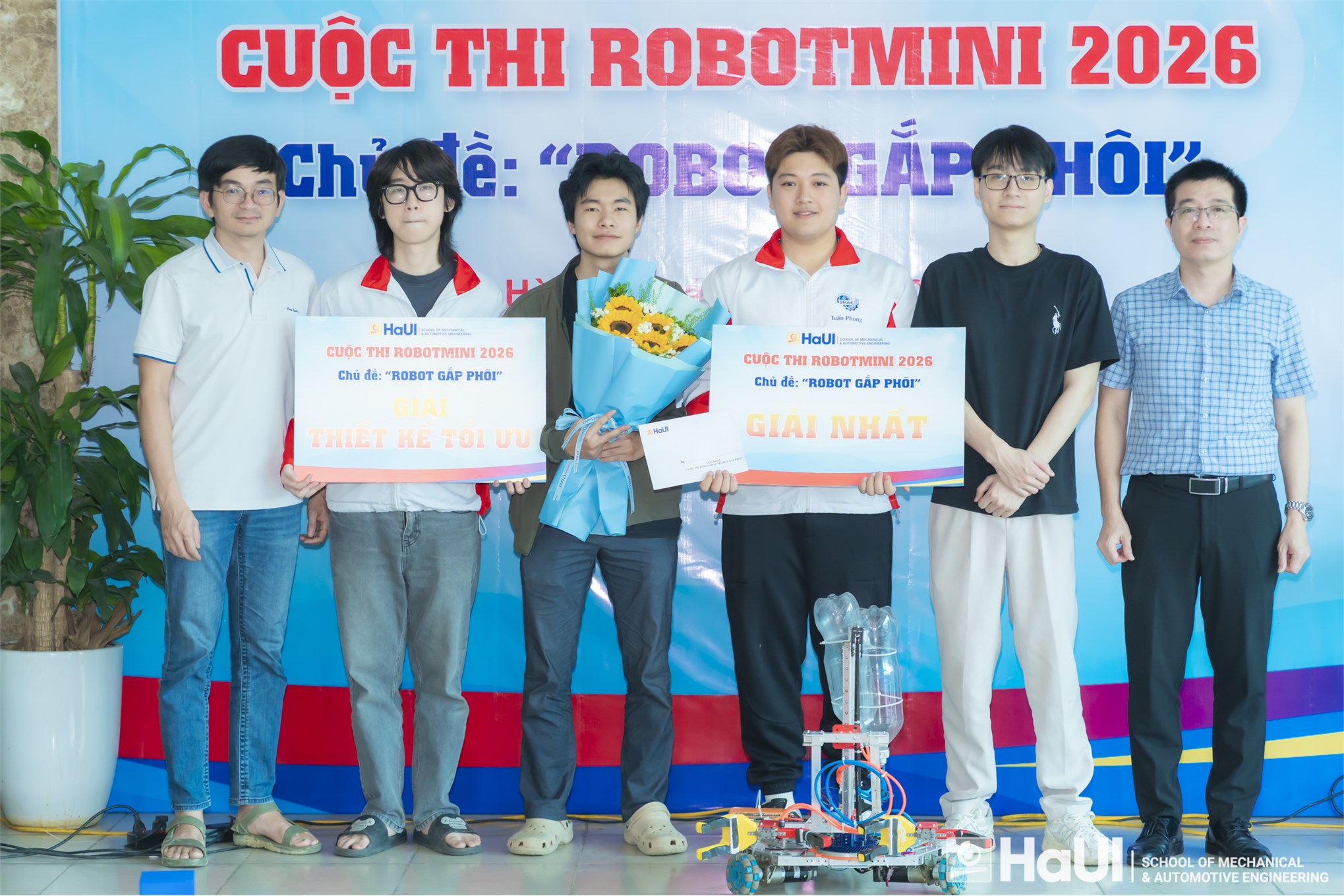 Chung kết cuộc thi Robot mini “Robot gắp phôi” 2026: Bùng nổ sáng tạo, khẳng định bản lĩnh sinh viên Trường Cơ khí – Ô tô