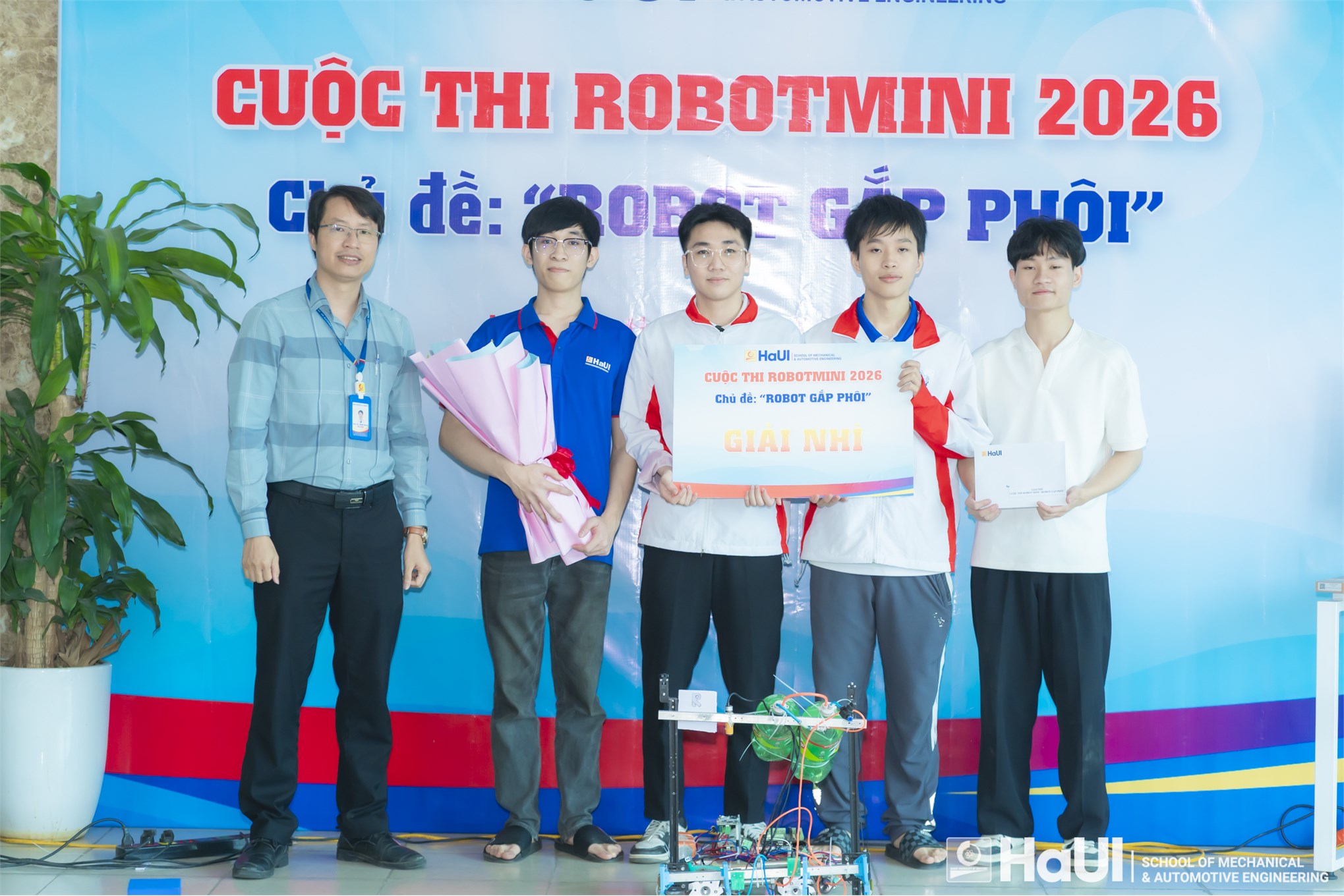 Chung kết cuộc thi Robot mini “Robot gắp phôi” 2026: Bùng nổ sáng tạo, khẳng định bản lĩnh sinh viên Trường Cơ khí – Ô tô