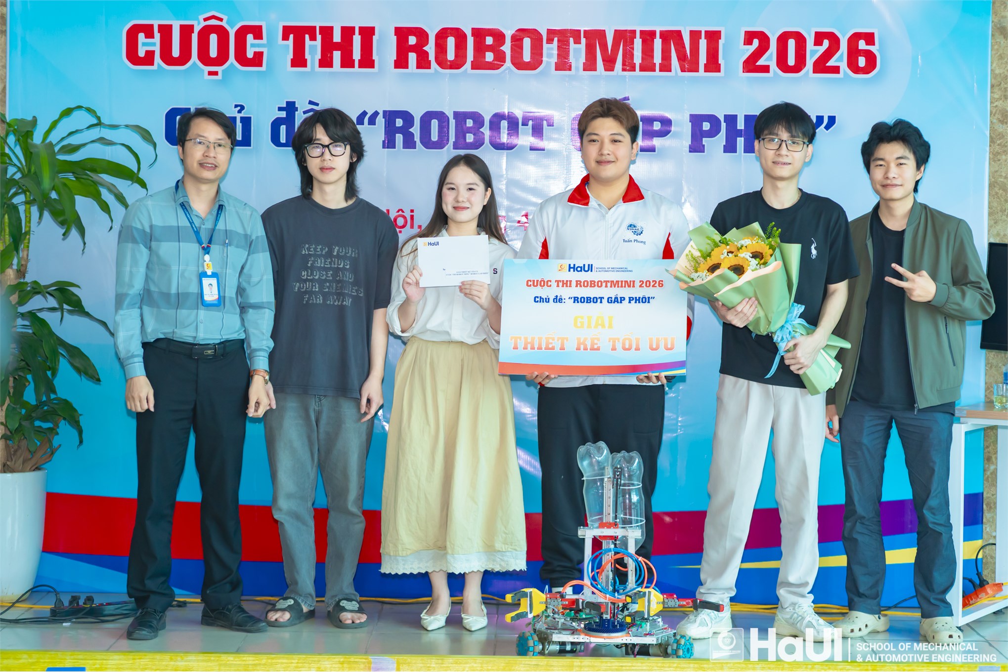 Chung kết cuộc thi Robot mini “Robot gắp phôi” 2026: Bùng nổ sáng tạo, khẳng định bản lĩnh sinh viên Trường Cơ khí – Ô tô