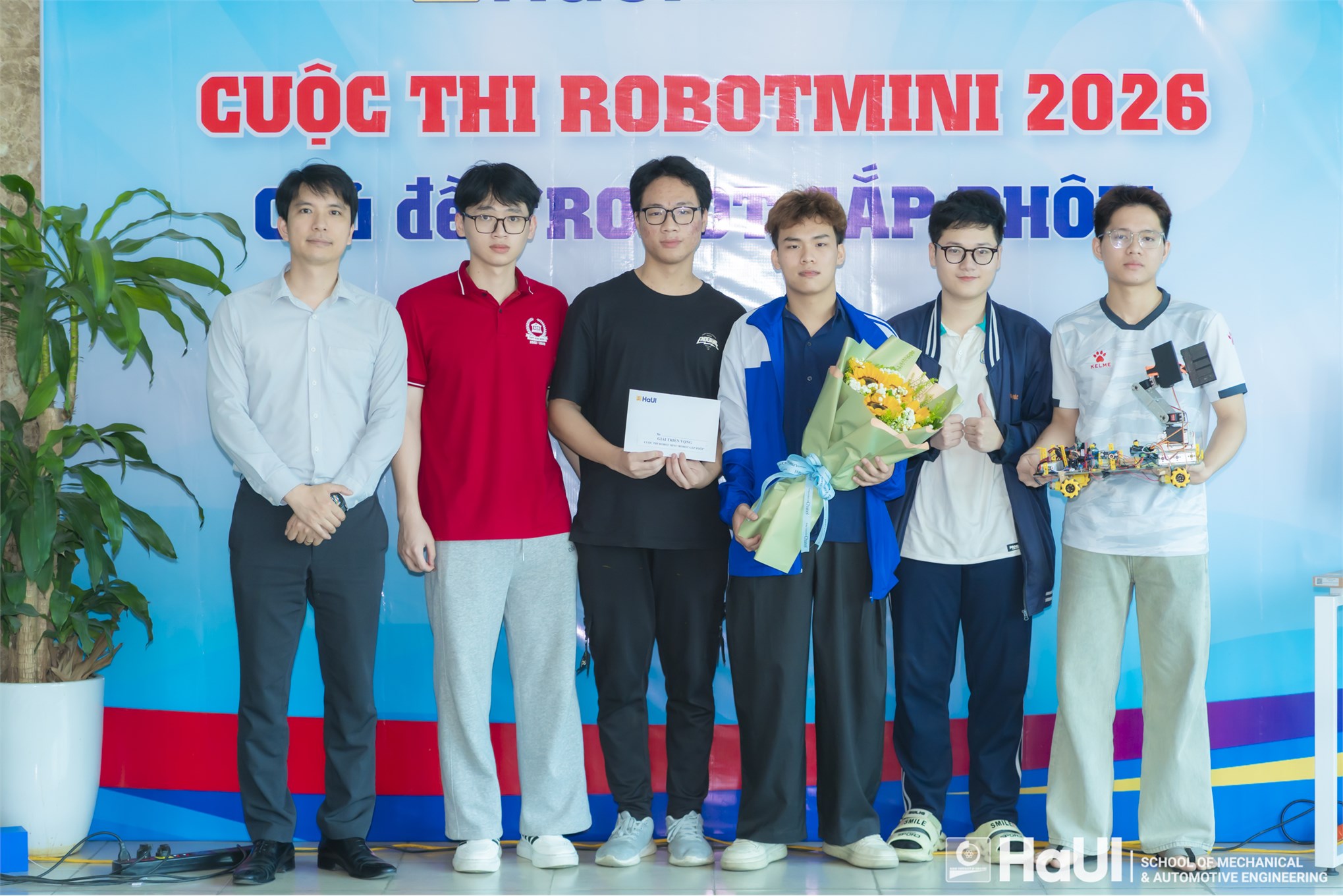 Chung kết cuộc thi Robot mini “Robot gắp phôi” 2026: Bùng nổ sáng tạo, khẳng định bản lĩnh sinh viên Trường Cơ khí – Ô tô