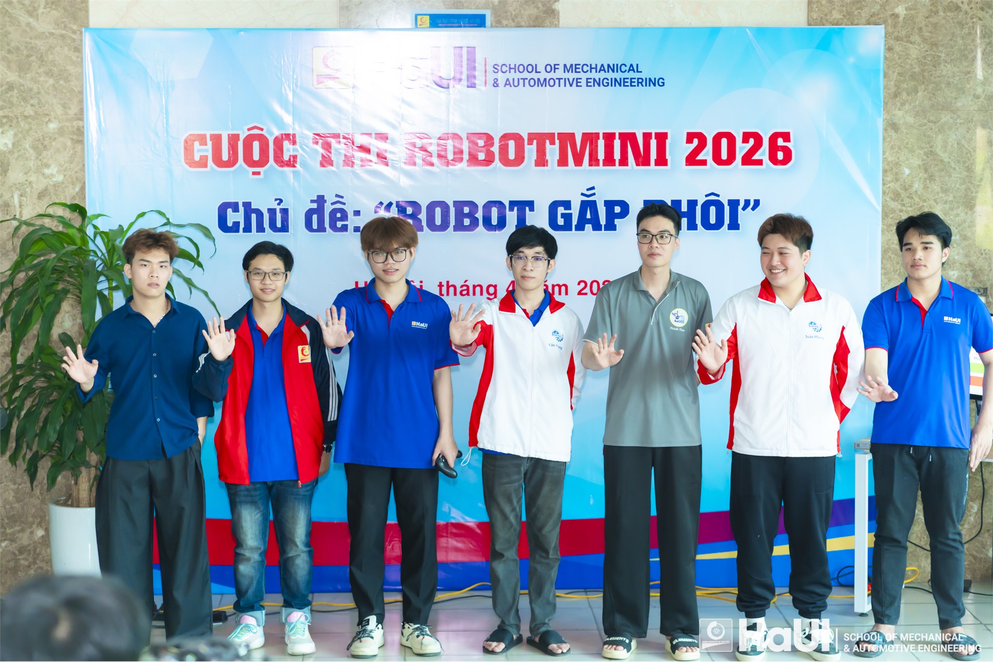 Chung kết cuộc thi Robot mini “Robot gắp phôi” 2026: Bùng nổ sáng tạo, khẳng định bản lĩnh sinh viên Trường Cơ khí – Ô tô