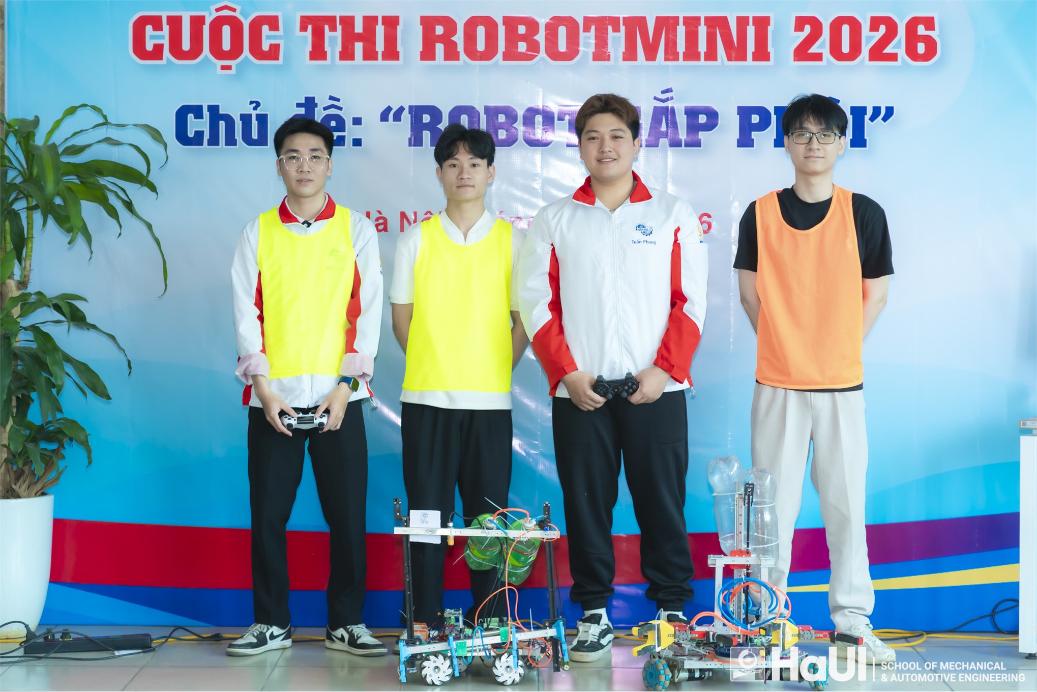 Chung kết cuộc thi Robot mini “Robot gắp phôi” 2026: Bùng nổ sáng tạo, khẳng định bản lĩnh sinh viên Trường Cơ khí – Ô tô