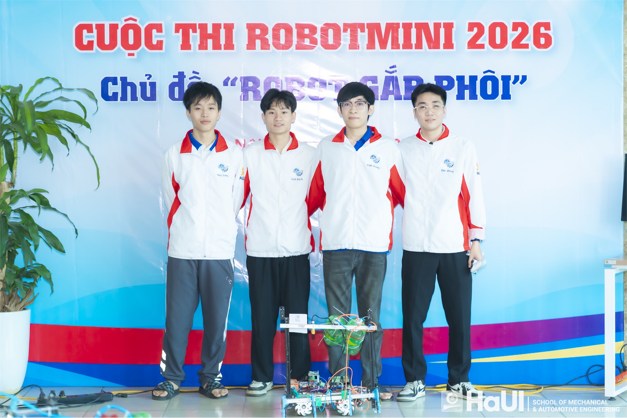 Chung kết cuộc thi Robot mini “Robot gắp phôi” 2026: Bùng nổ sáng tạo, khẳng định bản lĩnh sinh viên Trường Cơ khí – Ô tô