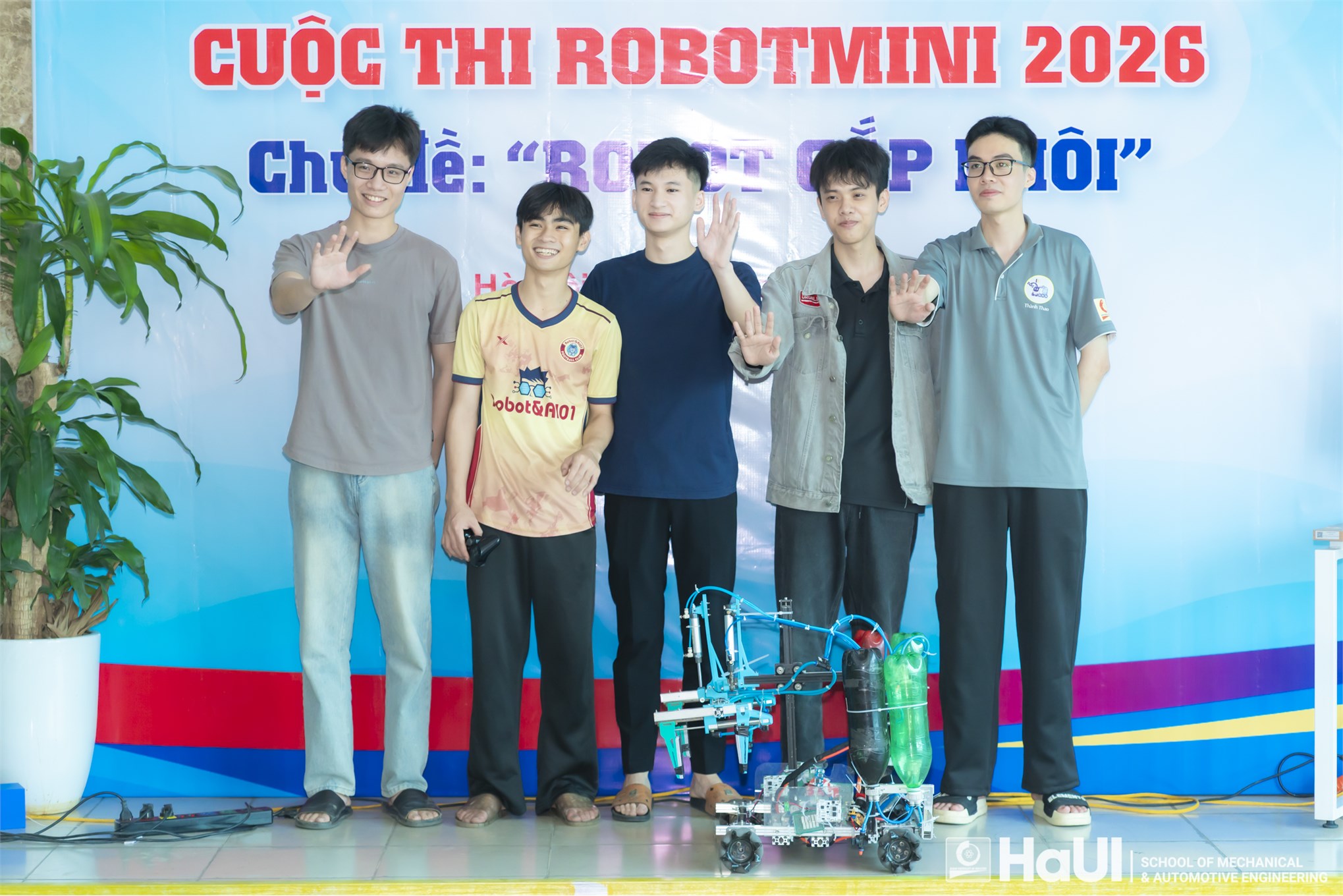 Chung kết cuộc thi Robot mini “Robot gắp phôi” 2026: Bùng nổ sáng tạo, khẳng định bản lĩnh sinh viên Trường Cơ khí – Ô tô