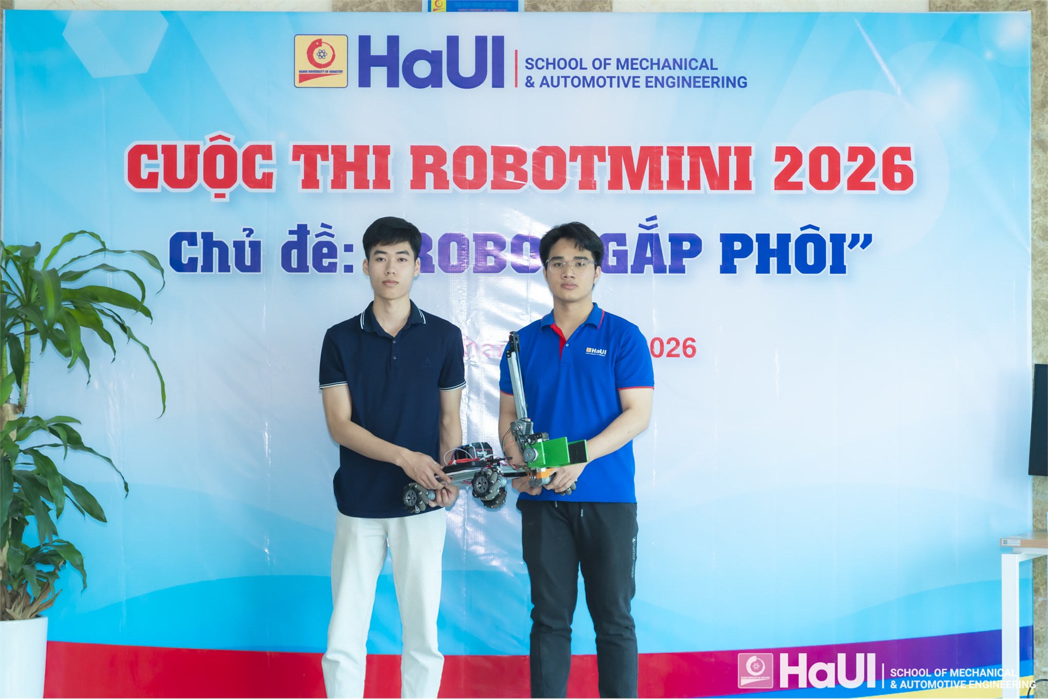 Chung kết cuộc thi Robot mini “Robot gắp phôi” 2026: Bùng nổ sáng tạo, khẳng định bản lĩnh sinh viên Trường Cơ khí – Ô tô