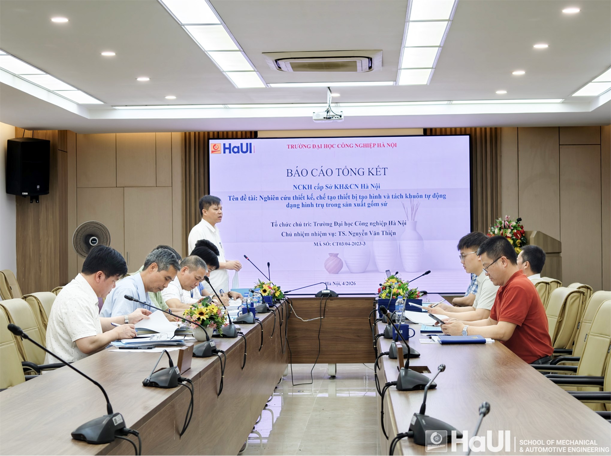 Nghiệm thu cấp cơ sở đề tài KH&CN cấp Thành phố Hà Nội về nghiên cứu thiết kế, chế tạo thiết bị tạo hình và tách khuôn gốm sứ