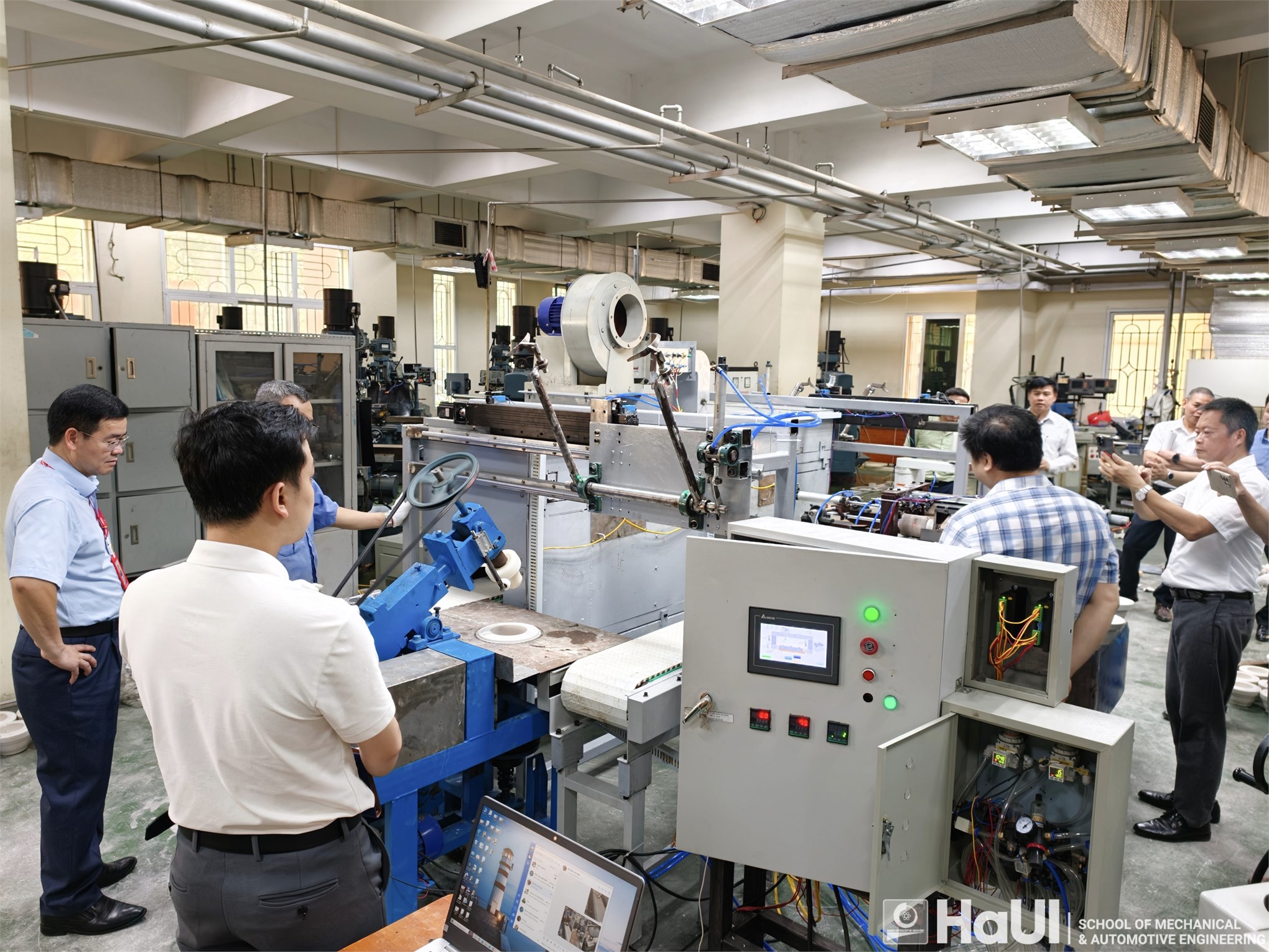 Nghiệm thu cấp cơ sở đề tài KH&CN cấp Thành phố Hà Nội về nghiên cứu thiết kế, chế tạo thiết bị tạo hình và tách khuôn gốm sứ