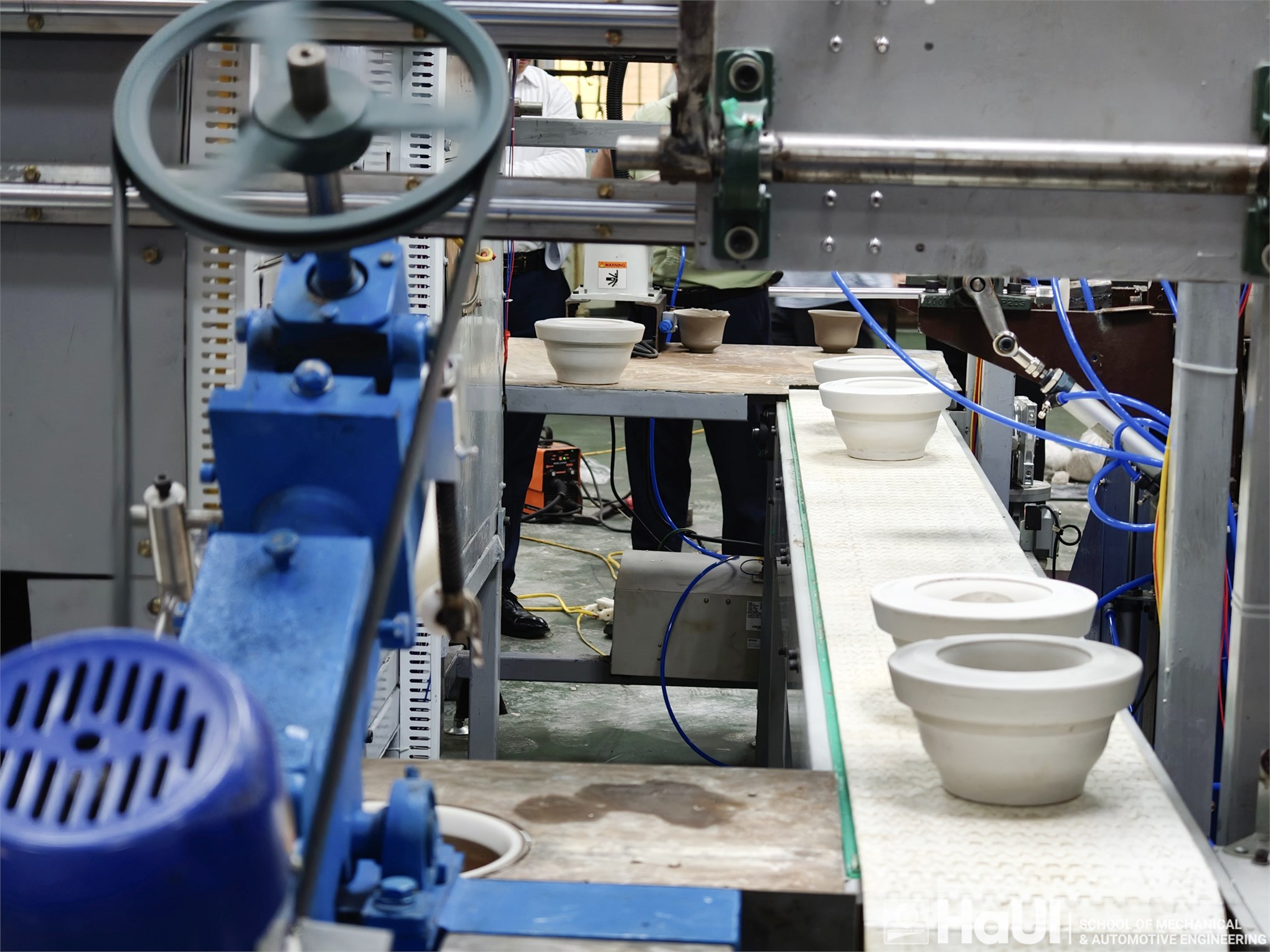 Nghiệm thu cấp cơ sở đề tài KH&CN cấp Thành phố Hà Nội về nghiên cứu thiết kế, chế tạo thiết bị tạo hình và tách khuôn gốm sứ