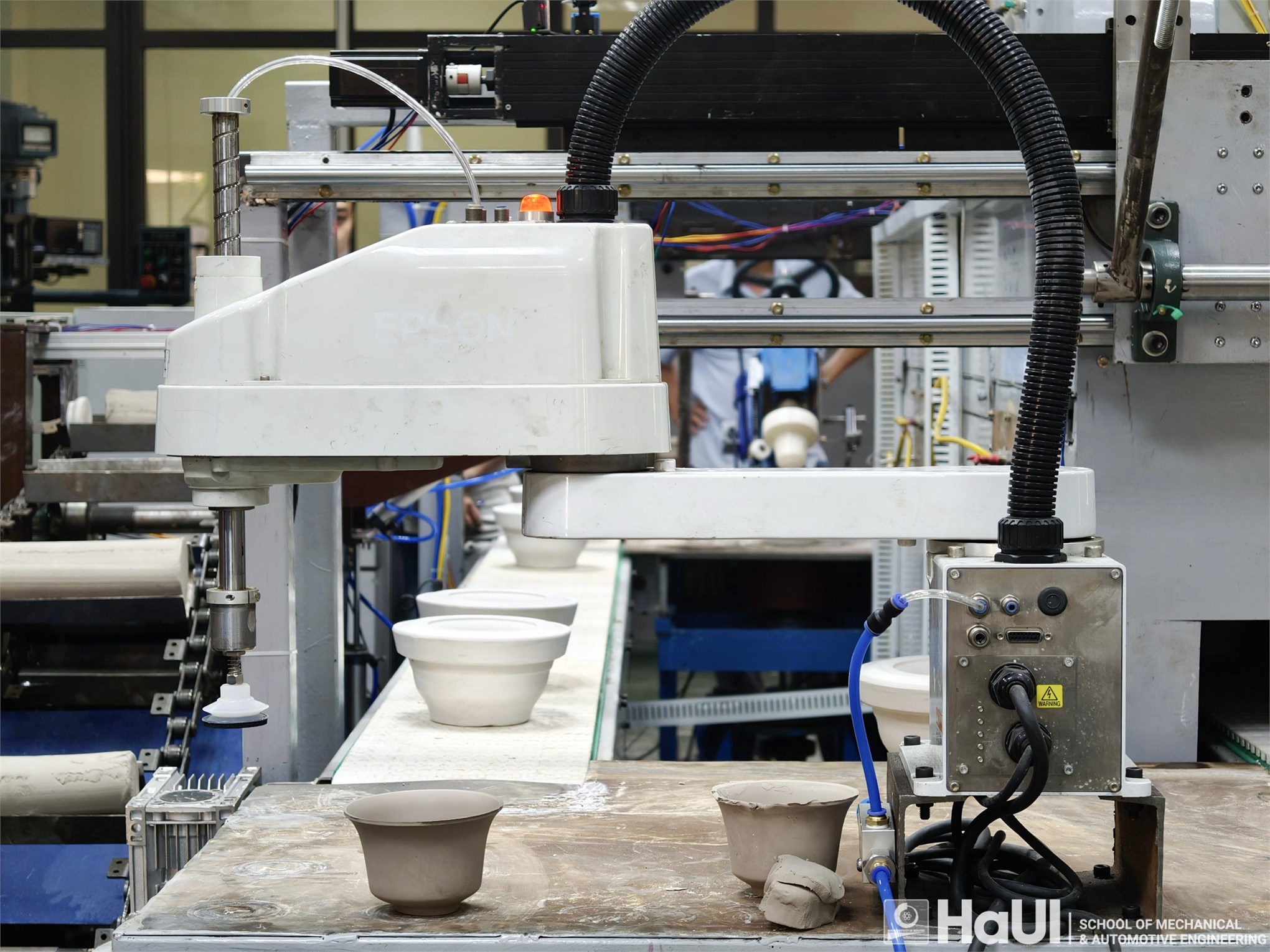 Nghiệm thu cấp cơ sở đề tài KH&CN cấp Thành phố Hà Nội về nghiên cứu thiết kế, chế tạo thiết bị tạo hình và tách khuôn gốm sứ