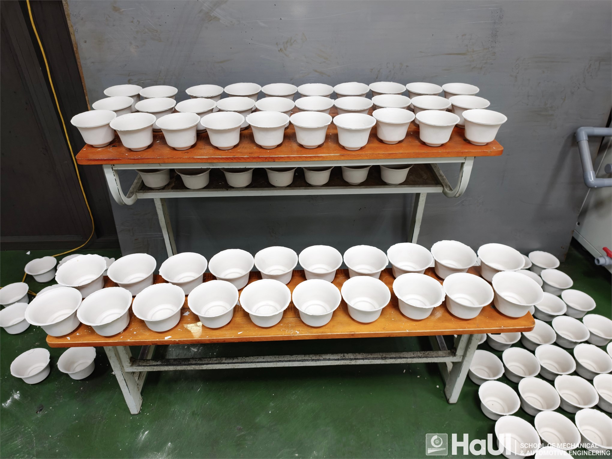 Nghiệm thu cấp cơ sở đề tài KH&CN cấp Thành phố Hà Nội về nghiên cứu thiết kế, chế tạo thiết bị tạo hình và tách khuôn gốm sứ