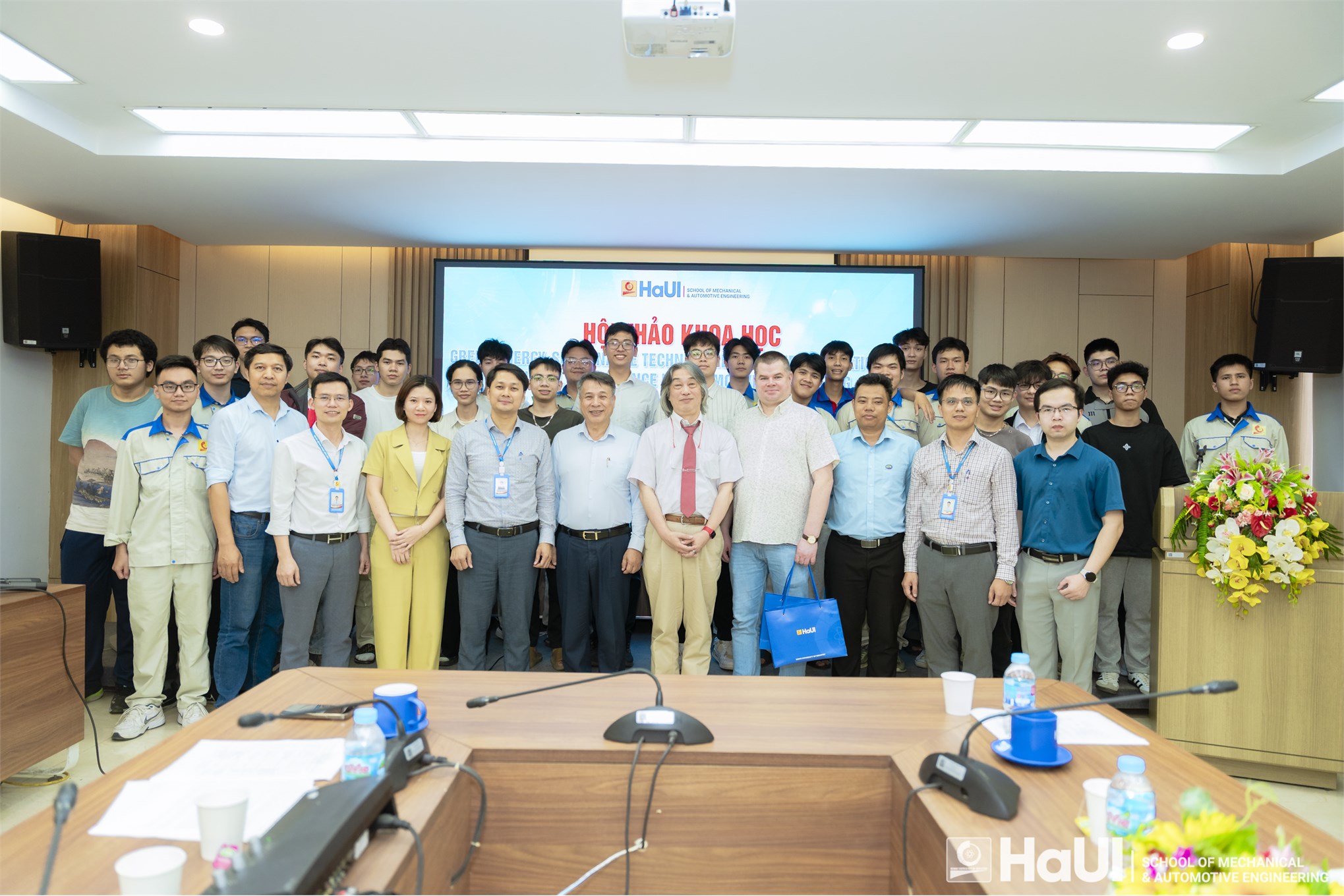 Hội thảo khoa học: Nhiên liệu xanh, công nghệ bền vững và ứng dụng trí tuệ nhân tạo trong kỹ thuật ô tô