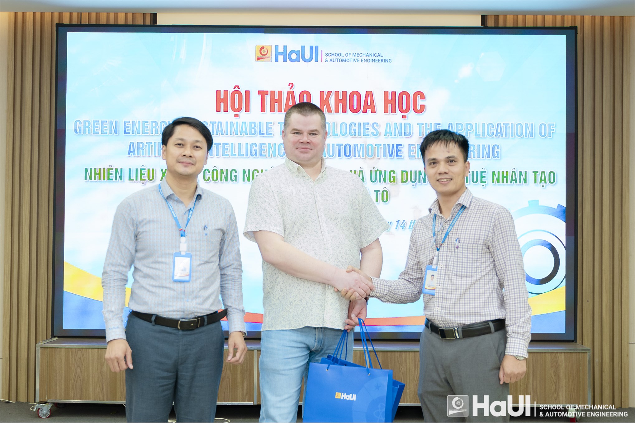 Hội thảo khoa học: Nhiên liệu xanh, công nghệ bền vững và ứng dụng trí tuệ nhân tạo trong kỹ thuật ô tô