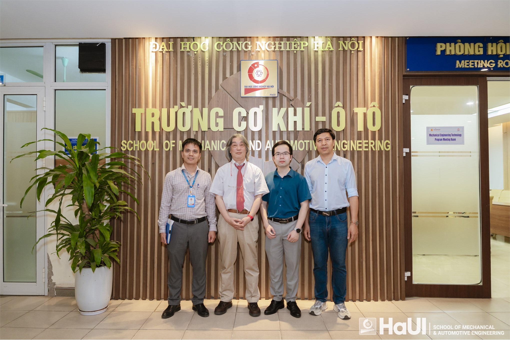 Hội thảo khoa học: Nhiên liệu xanh, công nghệ bền vững và ứng dụng trí tuệ nhân tạo trong kỹ thuật ô tô