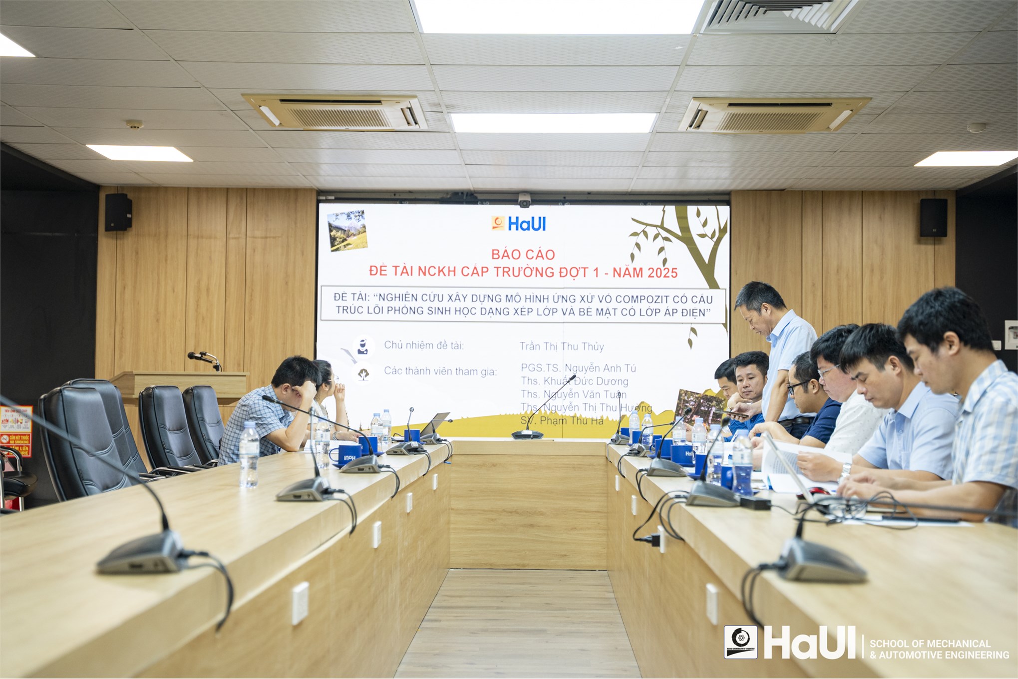 Đánh giá, nghiệm thu đề tài KH&CN cấp Trường: “Nghiên cứu xây dựng mô hình ứng xử vỏ compozit có cấu trúc lõi phỏng sinh học dạng xếp lớp và bề mặt có lớp áp điện”