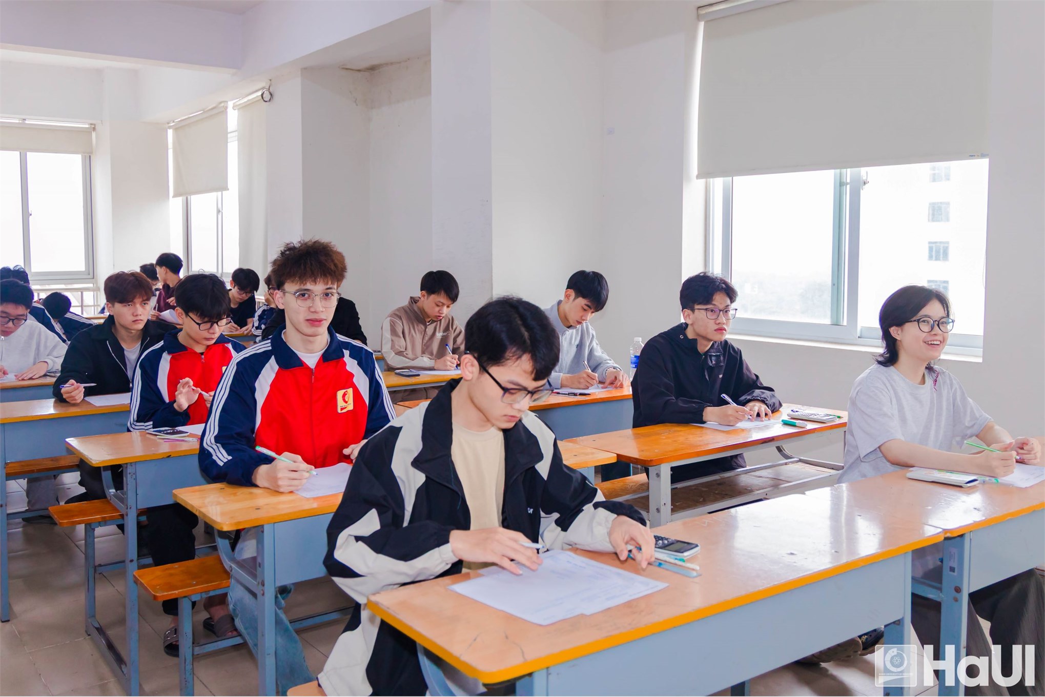 Students of the School of Mechanical and Automotive Engineering, HaUI Determined to Conquer the 2026 Mechanics Olympiad