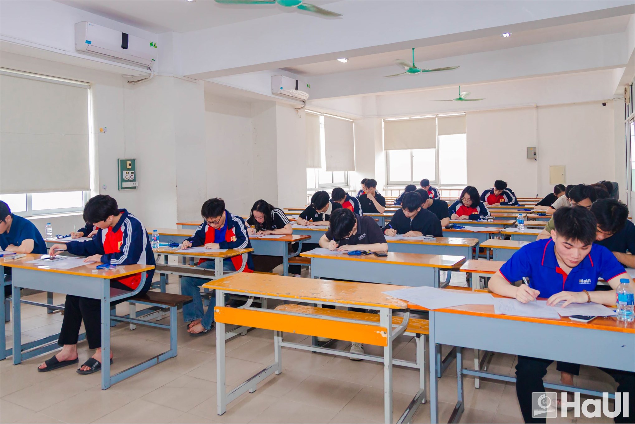 Students of the School of Mechanical and Automotive Engineering, HaUI Determined to Conquer the 2026 Mechanics Olympiad