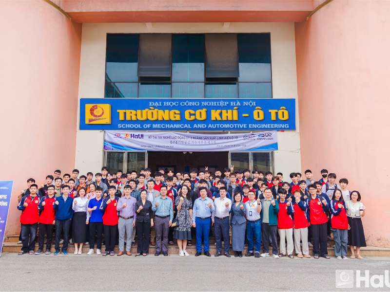 Students of the School of Mechanical and Automotive Engineering, HaUI Determined to Conquer the 2026 Mechanics Olympiad