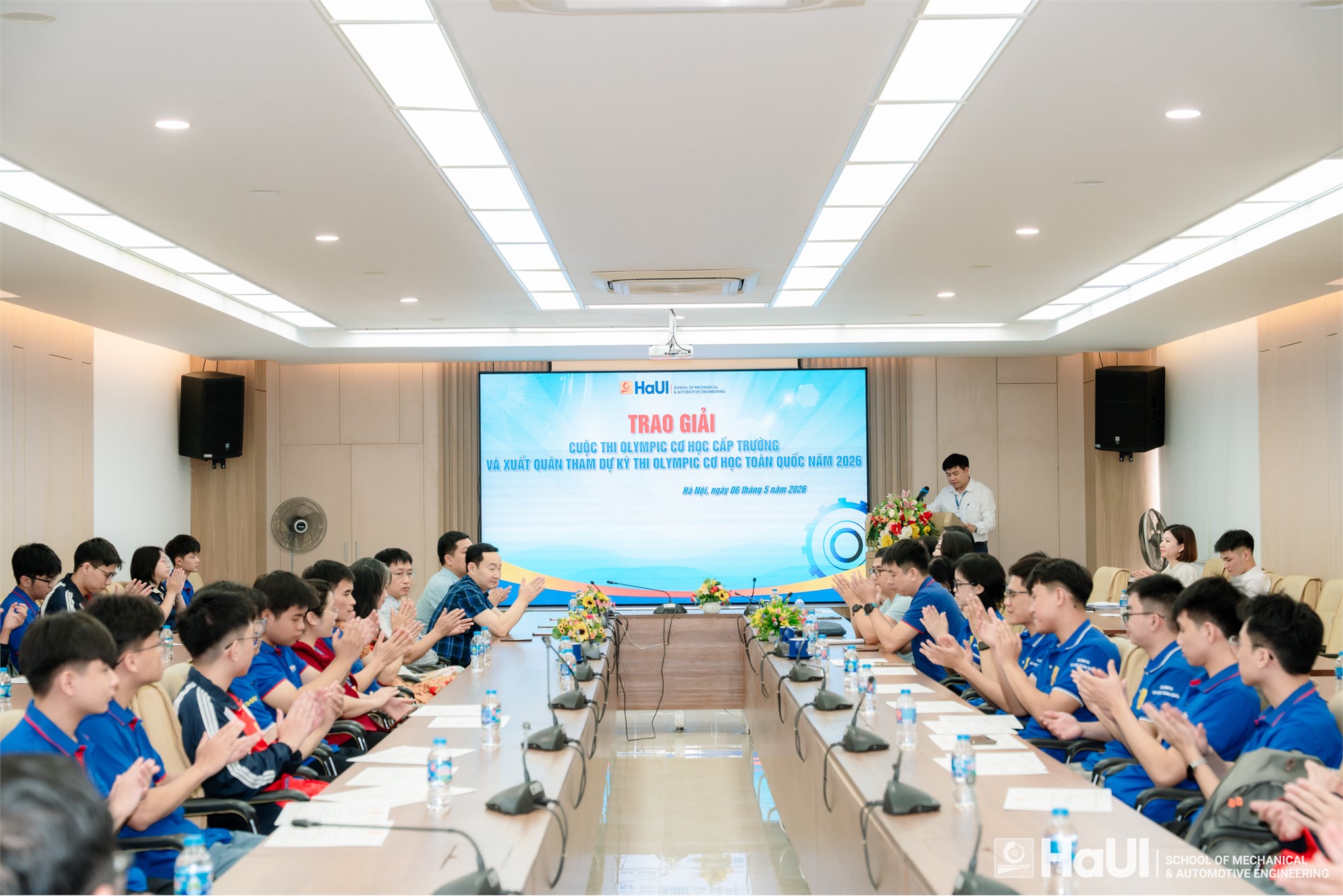 Sẵn sàng cho Olympic Cơ học toàn quốc 2026 - Sinh viên Trường Cơ khí – Ô tô quyết tâm viết tiếp bảng vàng thành tích