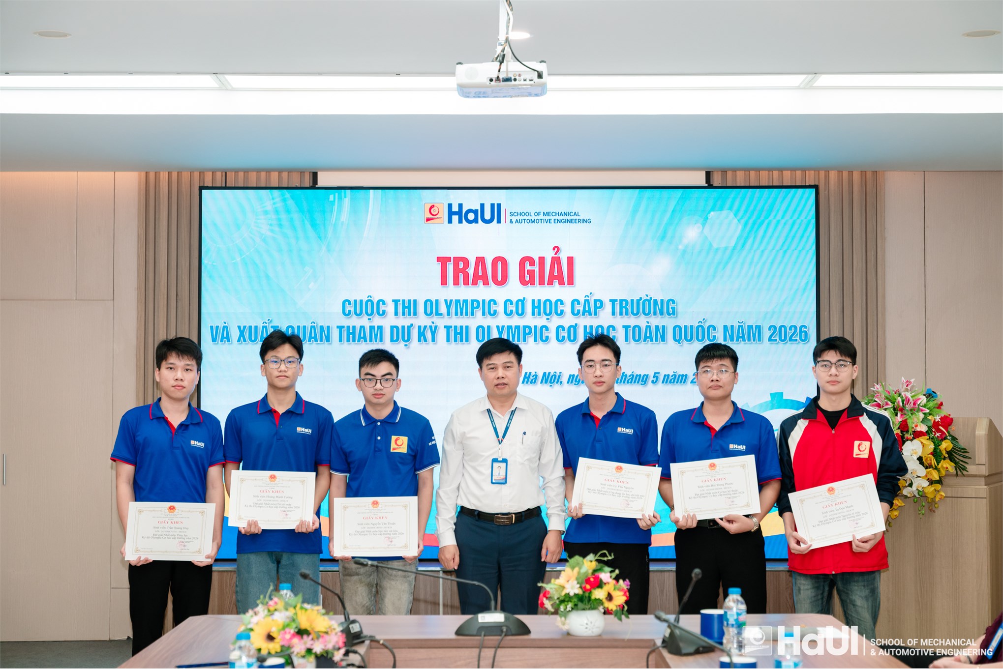Sẵn sàng cho Olympic Cơ học toàn quốc 2026 - Sinh viên Trường Cơ khí – Ô tô quyết tâm viết tiếp bảng vàng thành tích