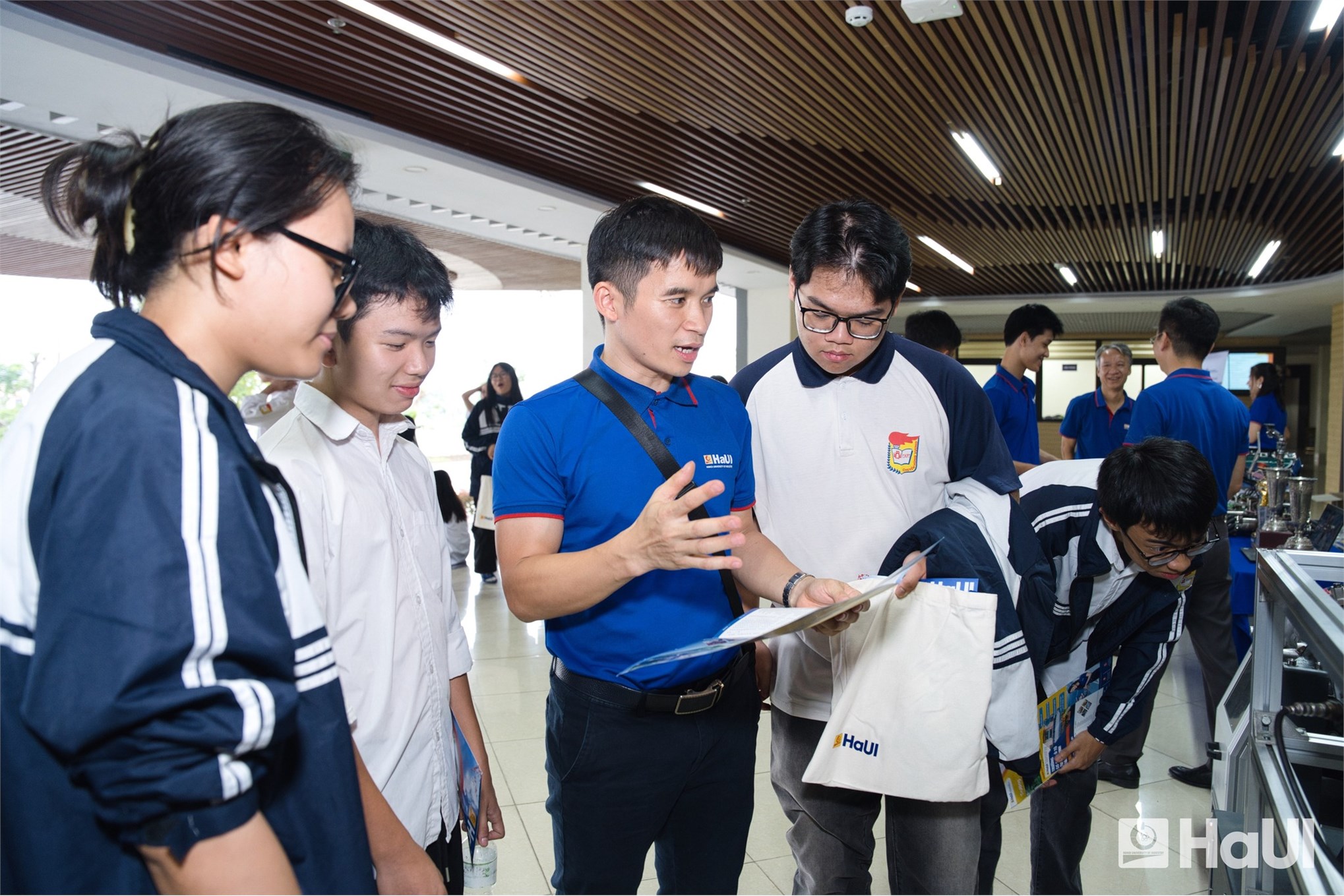 Trường Cơ khí - Ô tô, HaUI lan tỏa tinh thần giáo dục STEM tại Trường THPT Chuyên Hùng Vương – Phú Thọ