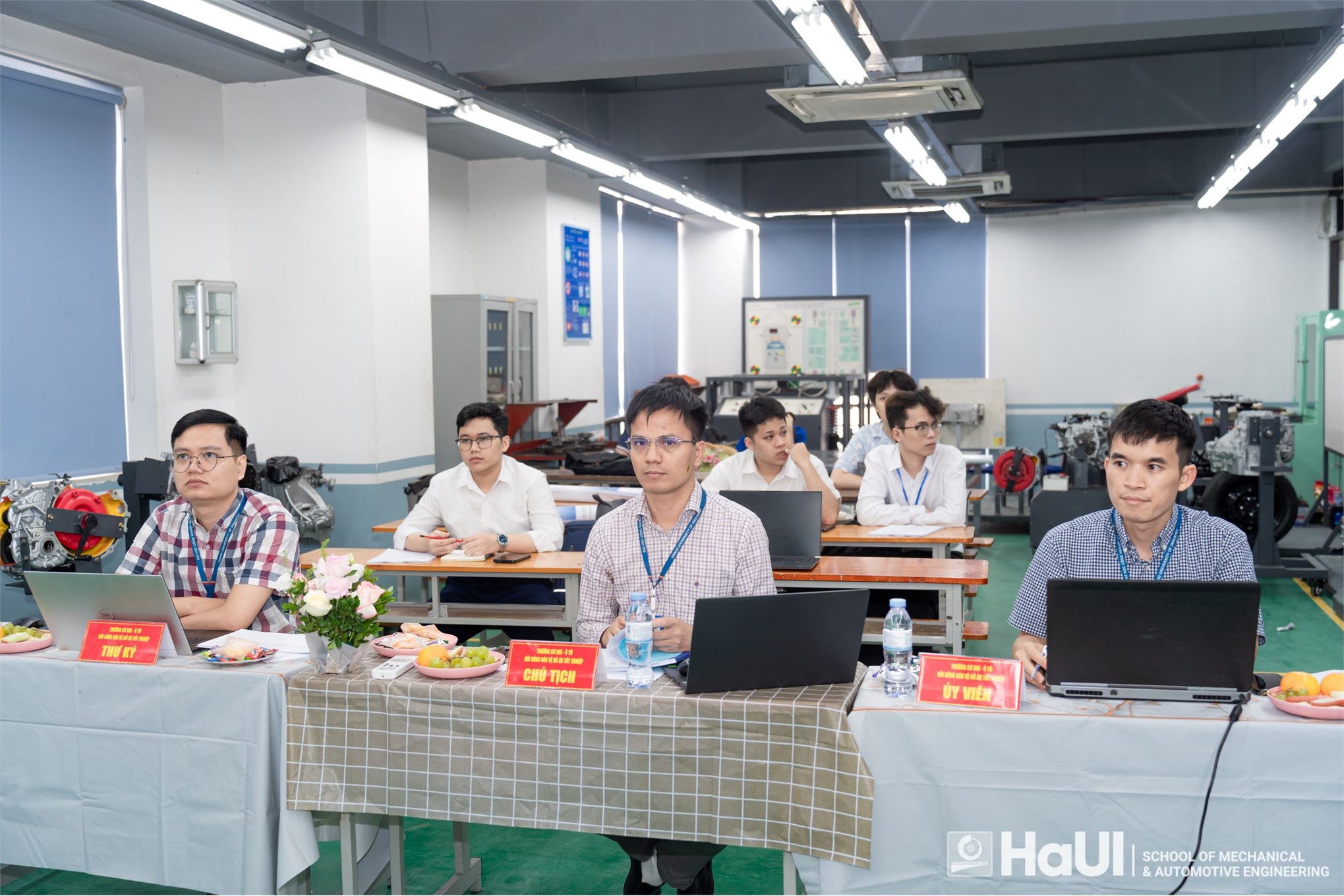 Dấu ấn từ lễ bảo vệ đồ án tốt nghiệp chương trình giảng dạy bằng tiếng Anh tại Trường Cơ khí – Ô tô