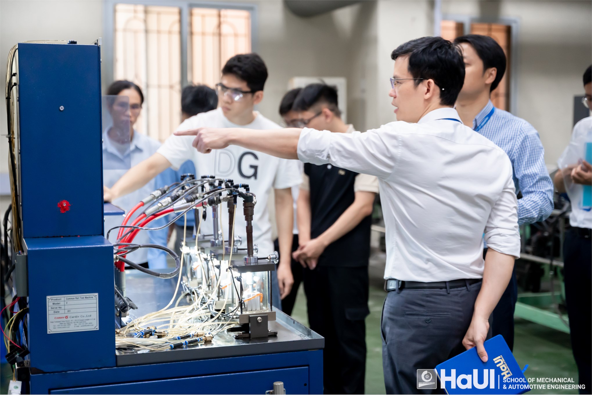 Đánh giá, nghiệm thu cấp đơn vị đề tài khoa học công nghệ cấp cơ sở: “Phân tích và dự báo tình trạng làm việc của kim phun Common Rail trên động cơ Diesel trong các điều kiện làm việc khác nhau bằng thực nghiệm kết hợp mô hình trí tuệ nhân tạo”