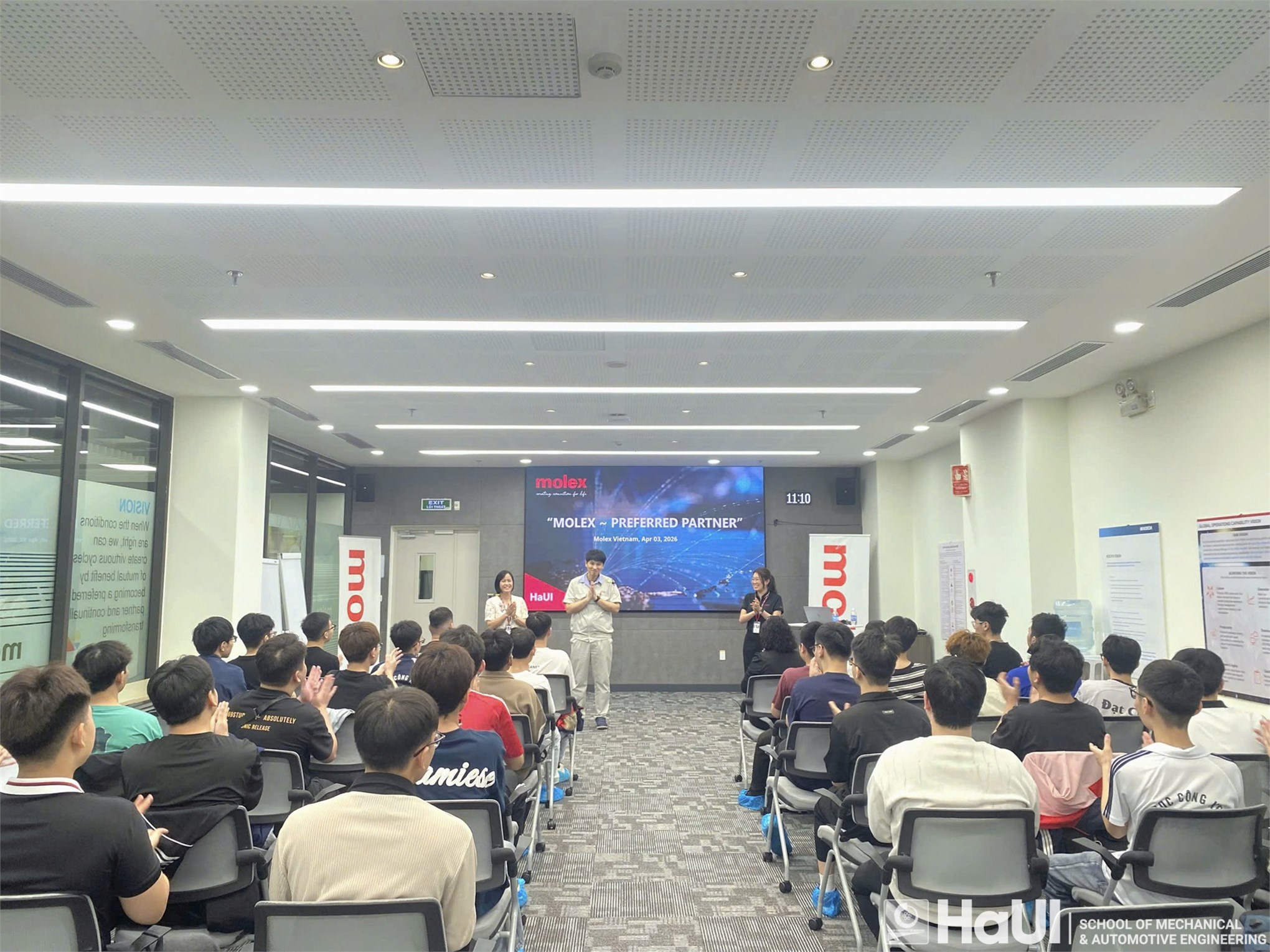 Students of the School of Mechanical and Automotive Engineering visit and experience enterprises