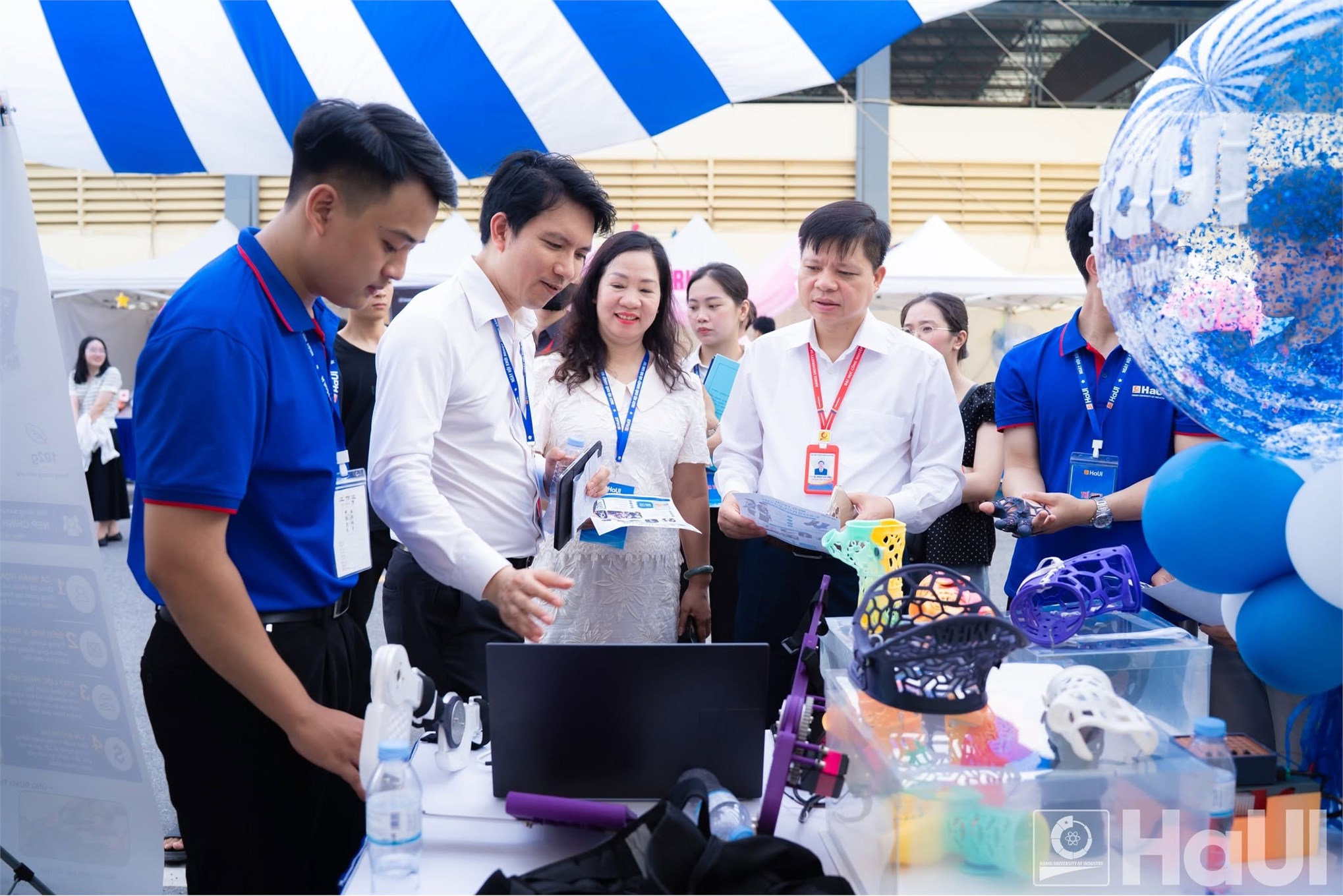 Khi công nghệ mang trái tim nhân văn - sinh viên Trường Cơ khí – Ô tô giành ngôi Á quân vòng thi gọi vốn giả định tại ngày hội khởi nghiệp, đổi mới sáng tạo 2026