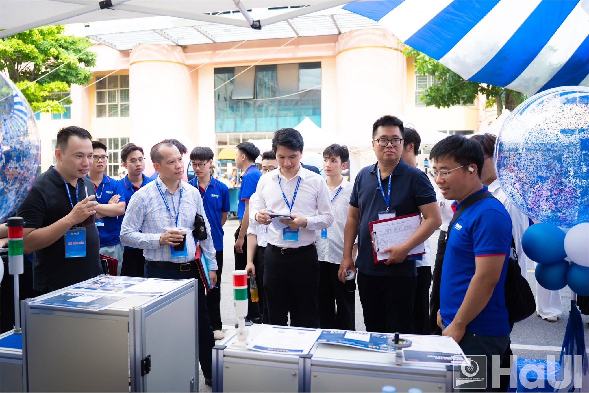 Khi công nghệ mang trái tim nhân văn - sinh viên Trường Cơ khí – Ô tô giành ngôi Á quân vòng thi gọi vốn giả định tại ngày hội khởi nghiệp, đổi mới sáng tạo 2026